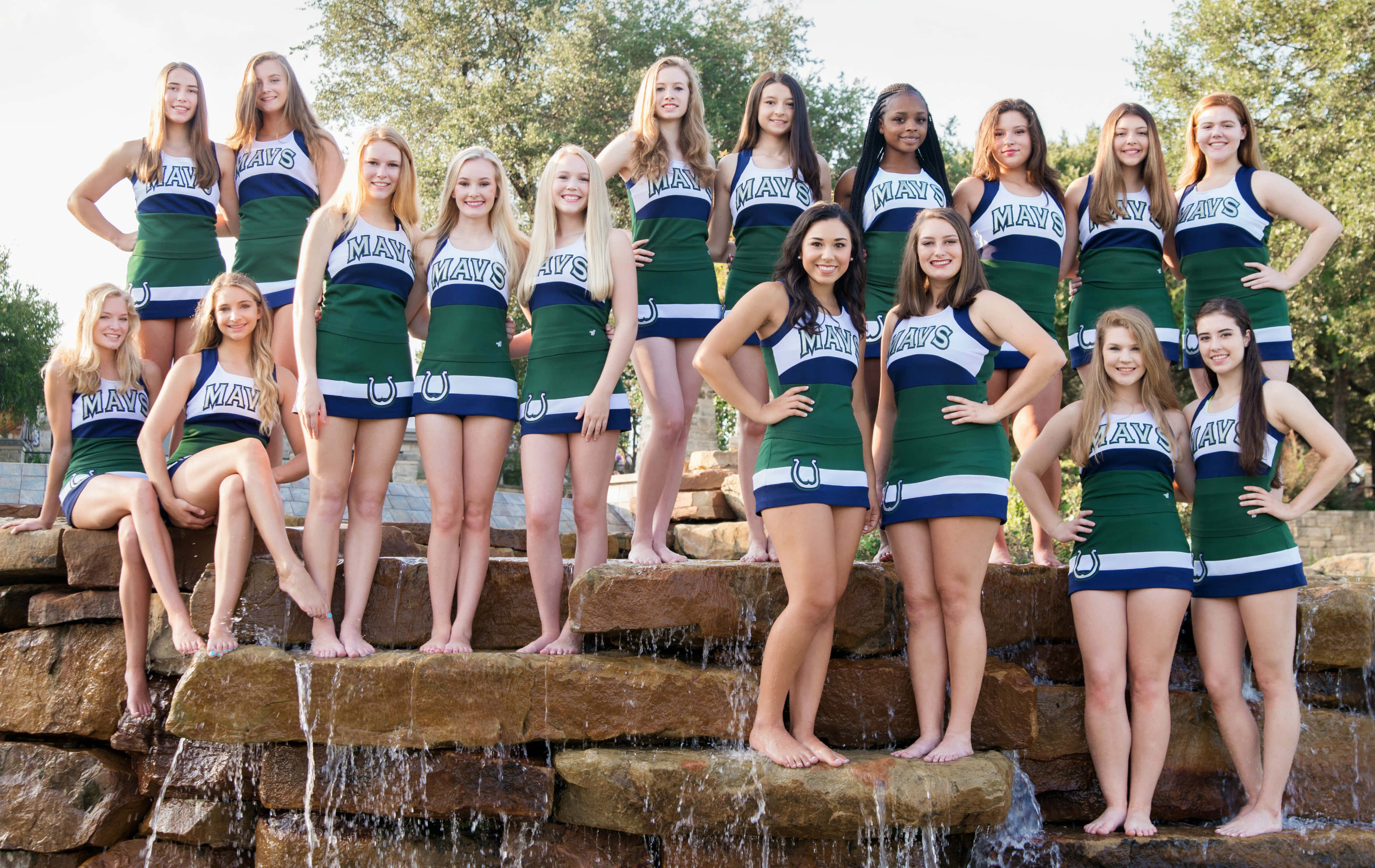 Pose ng Cheer Team sa Talon Wallpaper