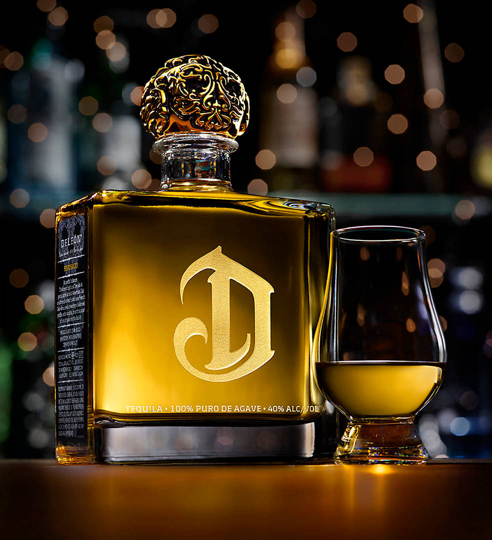 Premium Deleon Gold Tequila - Isang toast sa mataas na buhay Wallpaper