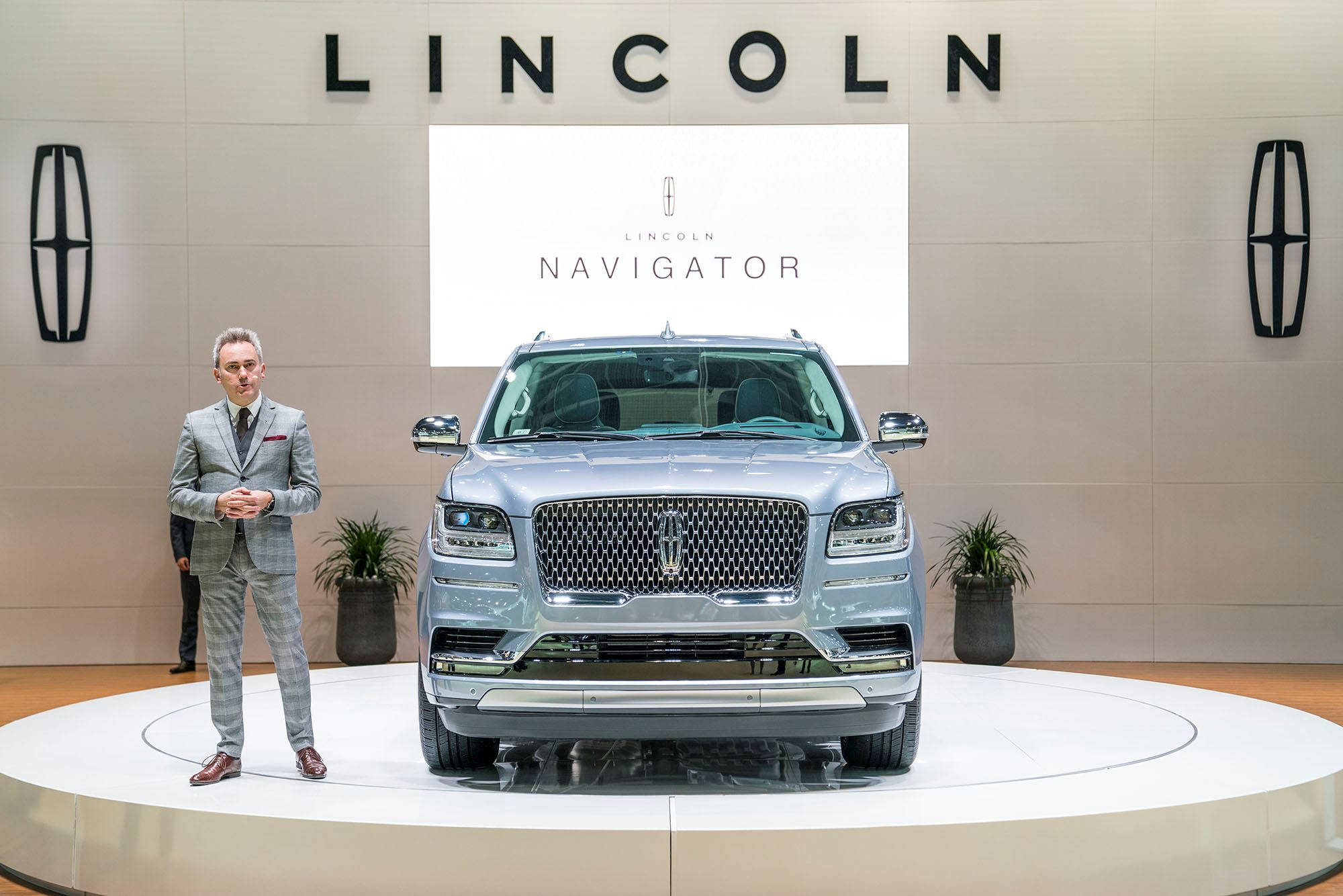 Premium na Blue Finish na Lincoln Car Navigator Wallpaper