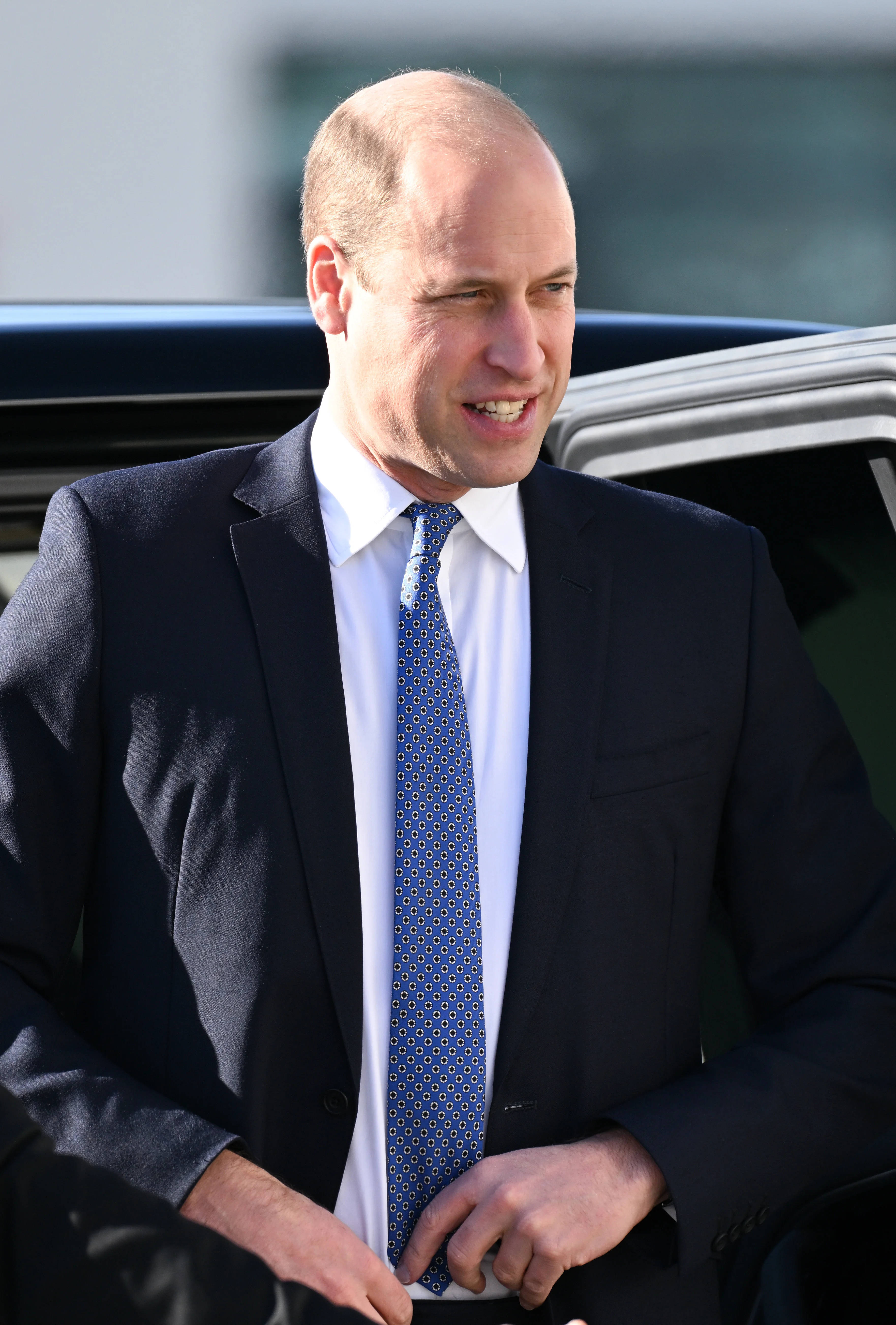 Prince William Adjusting his Suit-Tie Wallpaper