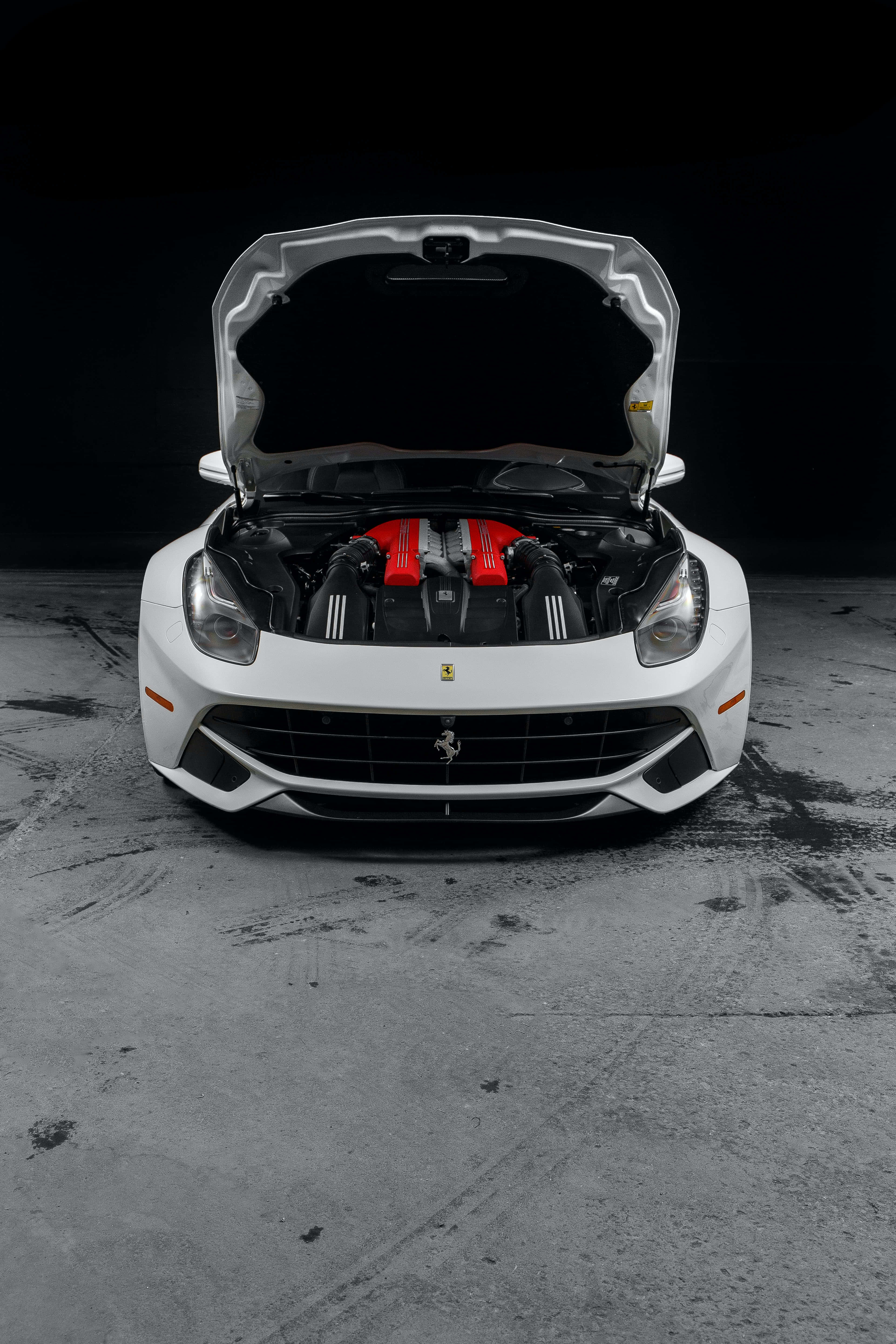 Pulang Ferrari na Mabilis Laban sa Dapit nga Langit Wallpaper