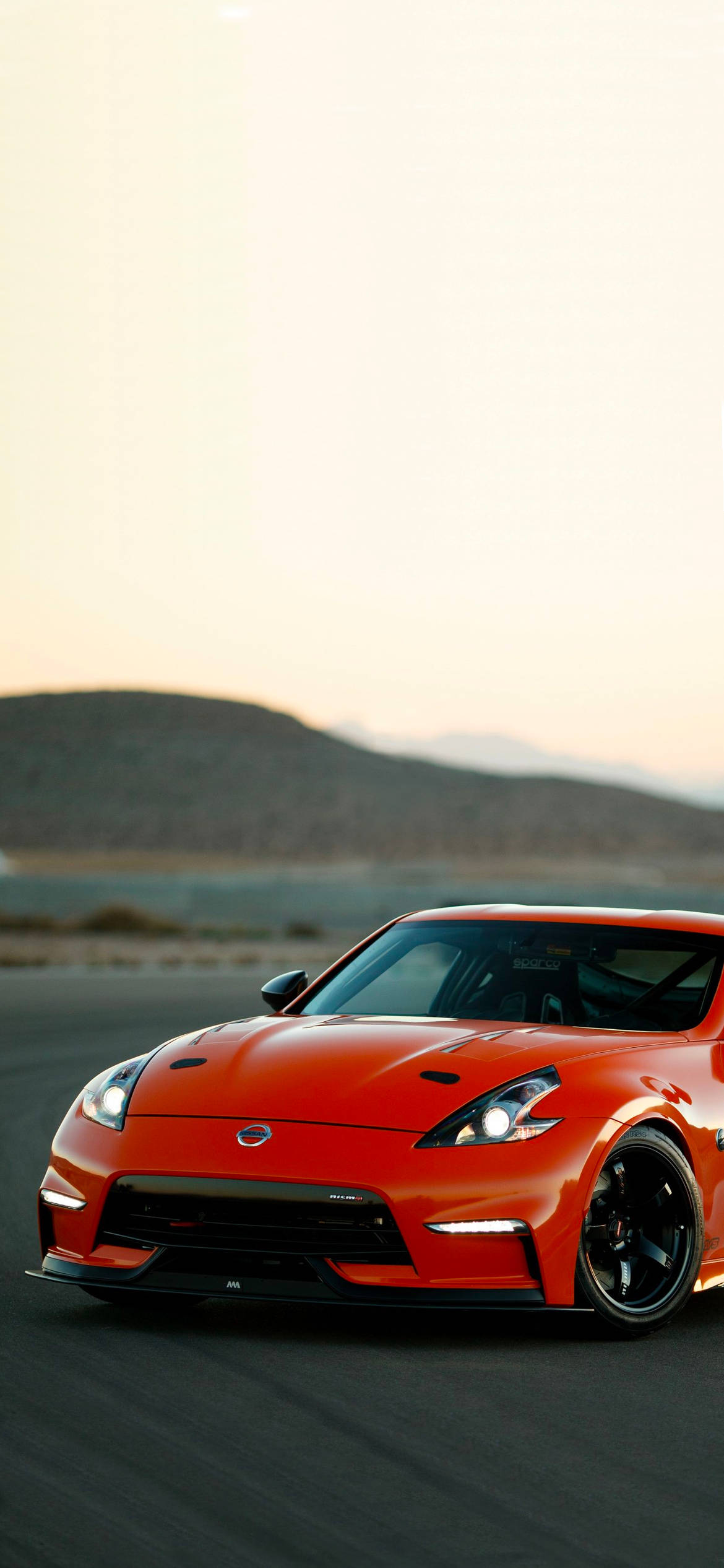 Pulang Nissan 370Z Kasama ang Isang Burol Wallpaper
