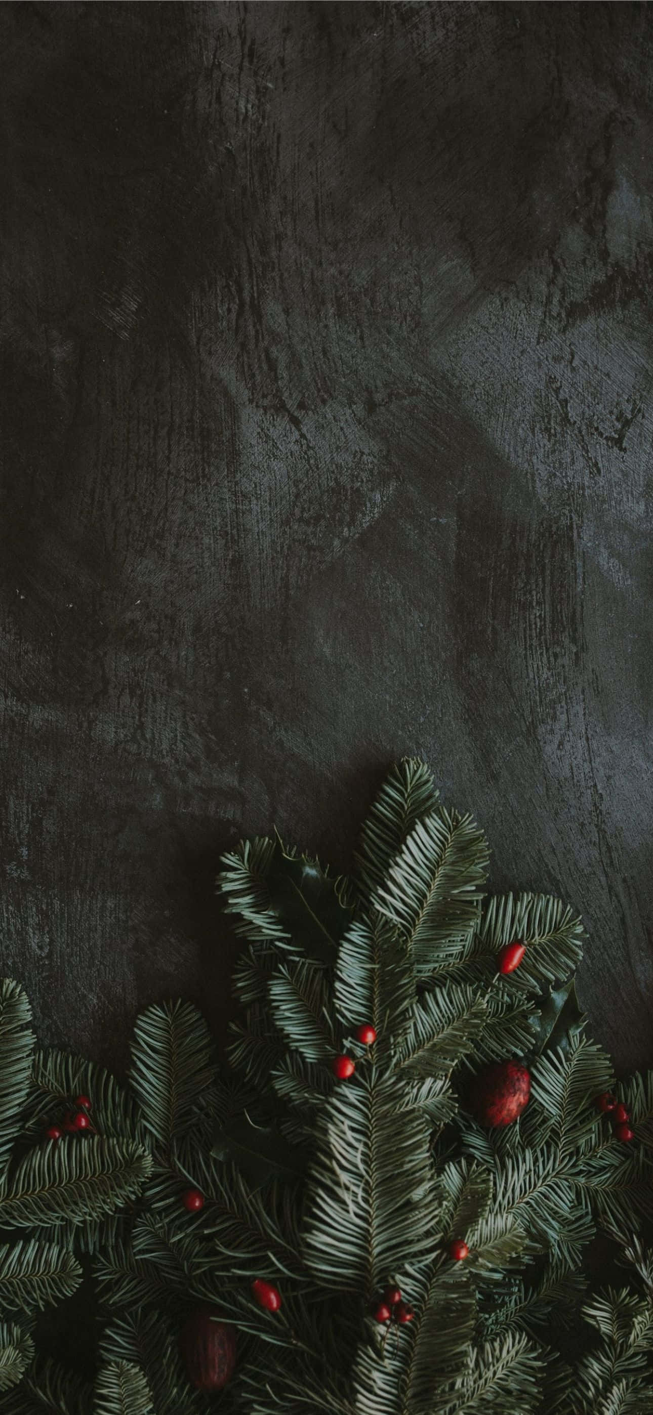 Pulang Palamuti ng Pasko sa isang Ginintuang iPhone Wallpaper