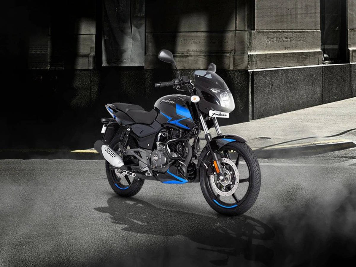 Pulsar 150 sa Semento Wallpaper