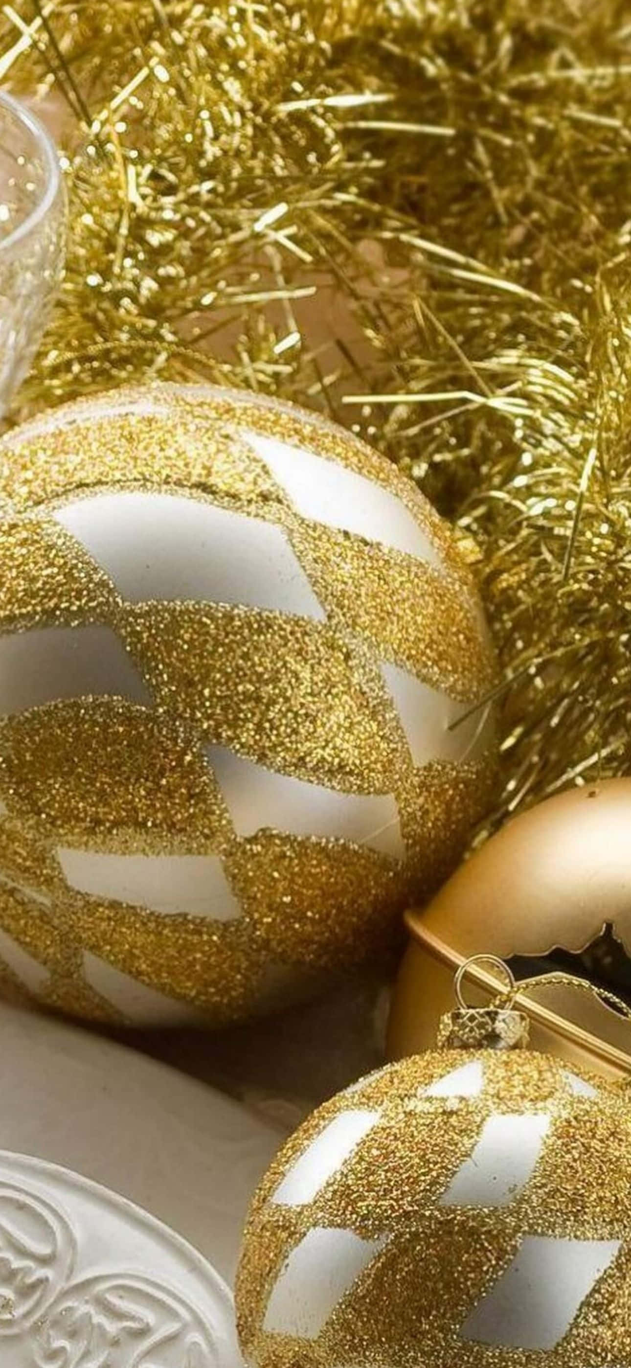Pumasok sa diwa ng piyesta gamit ang isang festive na Christmas iPhone background! Wallpaper