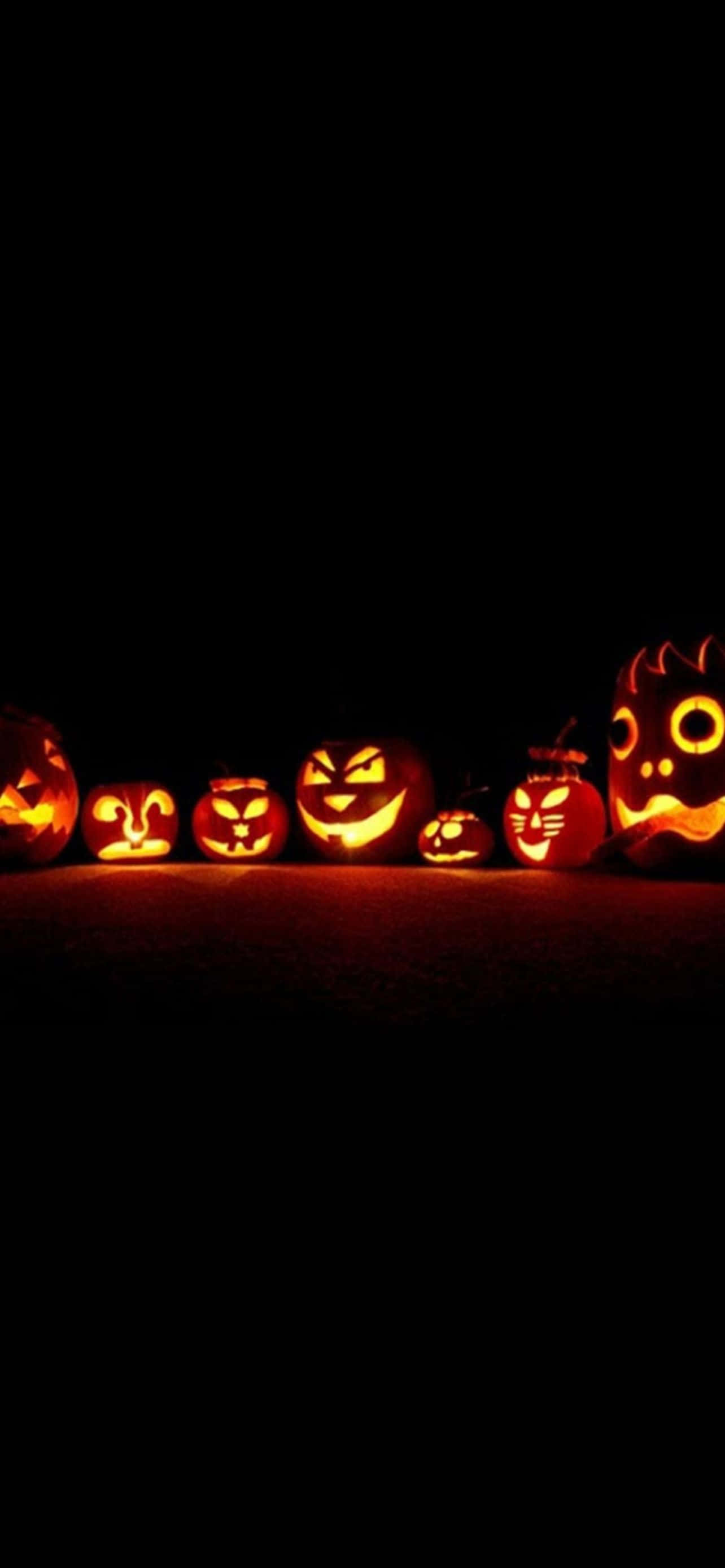 Pumasok sa Halloween Spirit gamit ang iPhone Background na ito Wallpaper