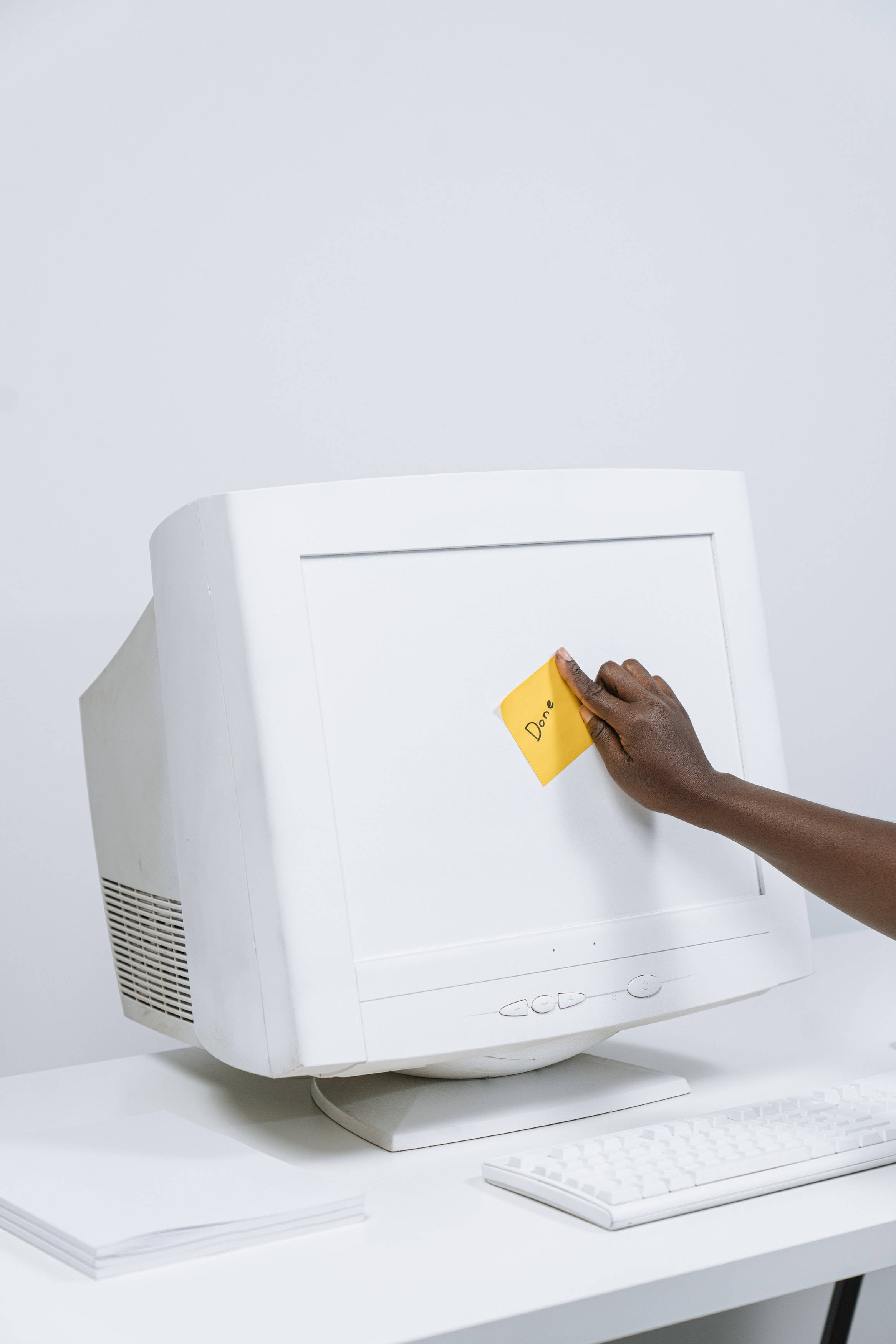 Puting Computer Screen Monitor Wallpaper