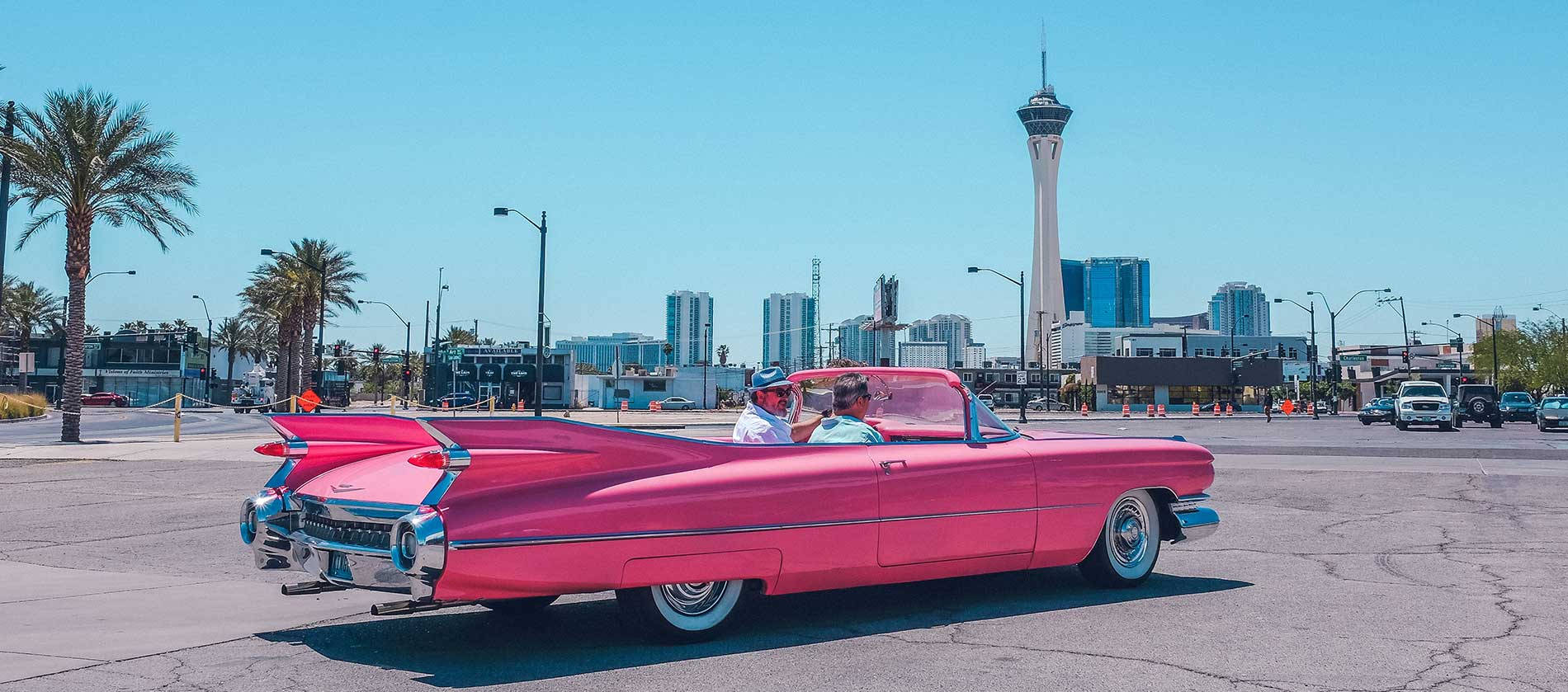 Retro Aesthetic na Pink na Kotse Para sa Computer Wallpaper