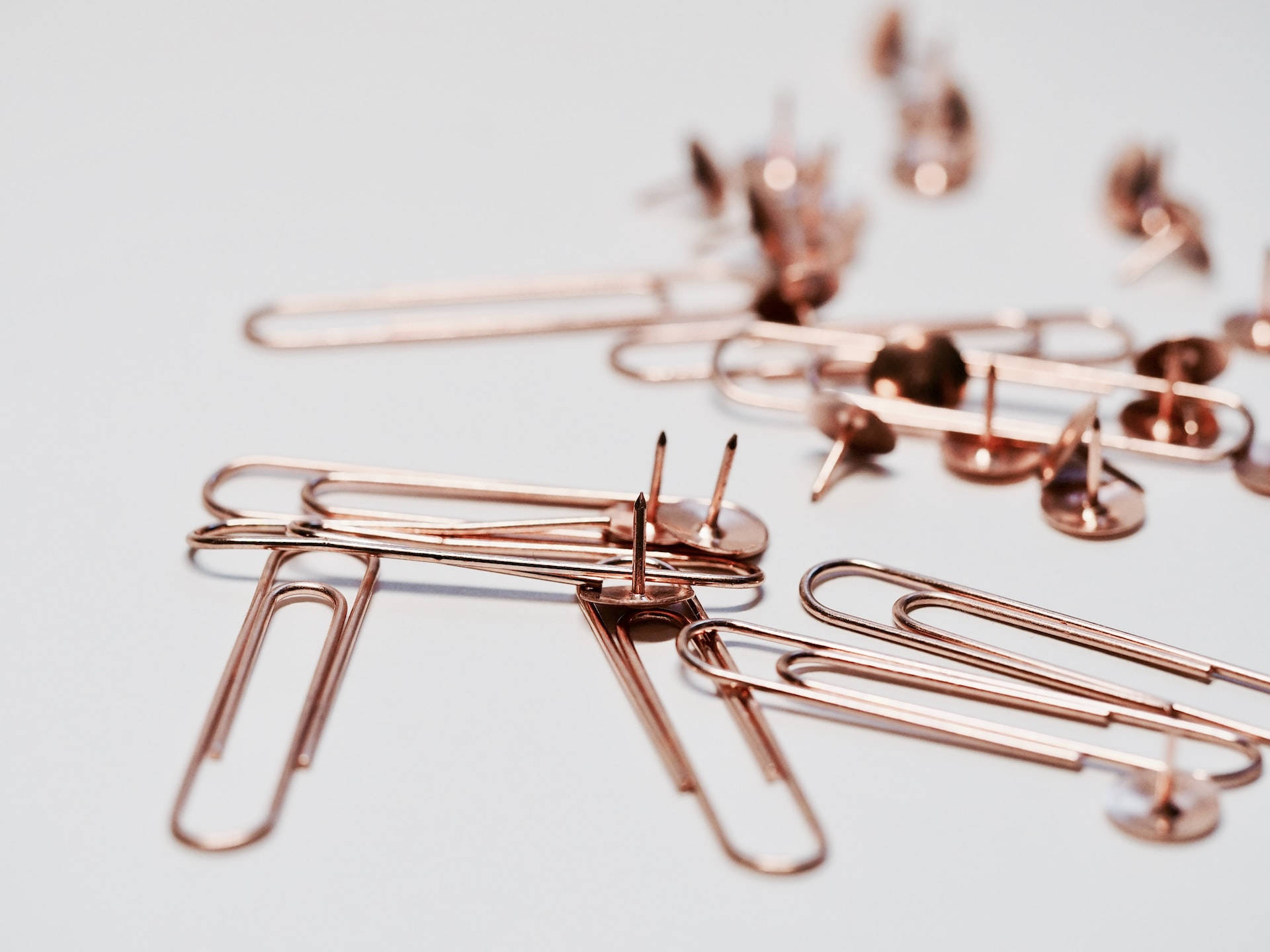 Rosas na Gintong Aesthetic na mga Paperclip Wallpaper