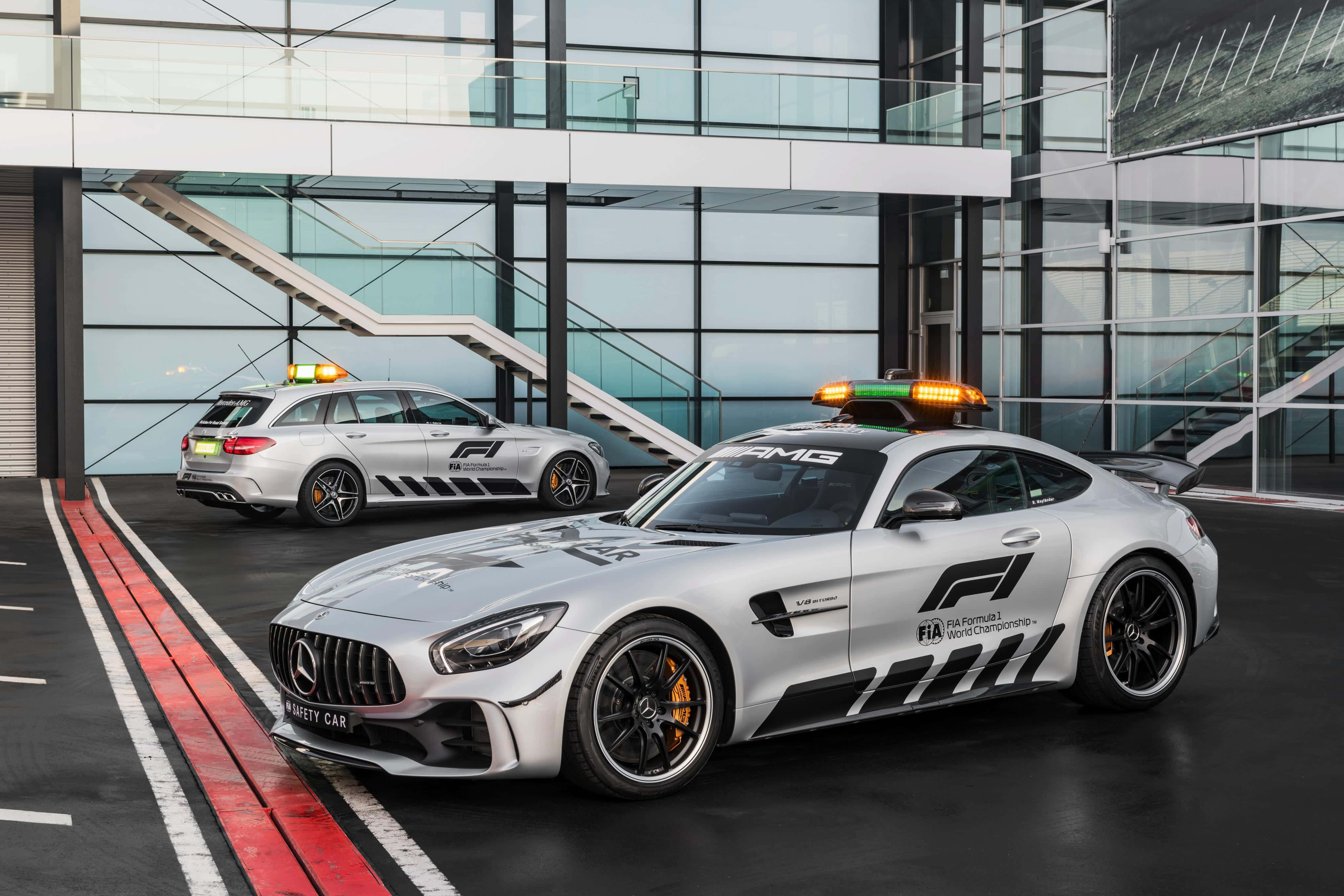 Safety Car na Namumuno sa Karera Wallpaper