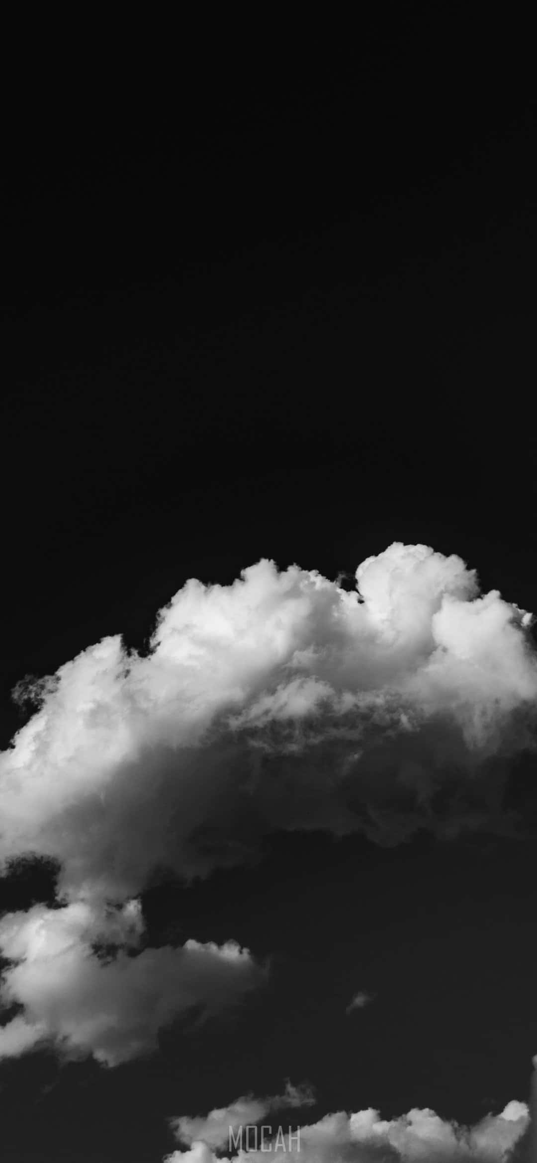 Sagipin ang ganda ng isang Puting Ulap laban sa perpektong asul na langit. Wallpaper