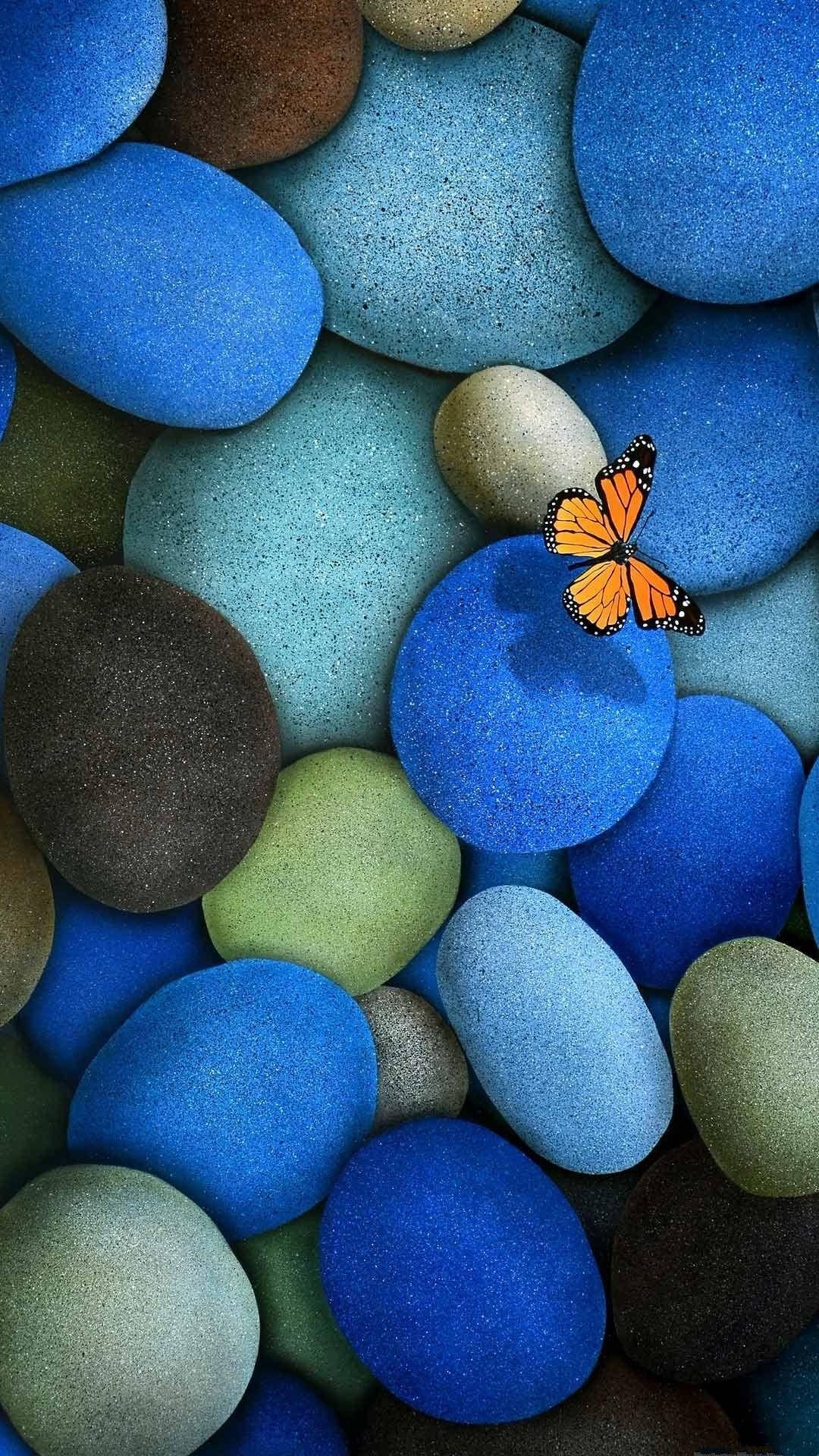 Samsung Galaxy 4K Asul na mga Bato at Isang Paru-paro Wallpaper