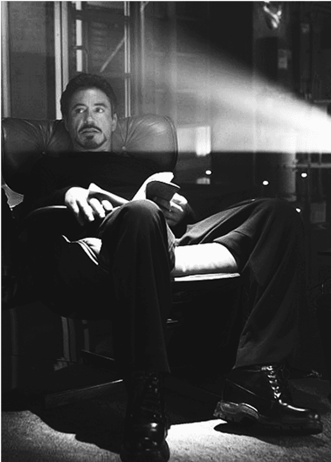 Sandali ng Pagmumuni-muni ni Tony Stark Wallpaper