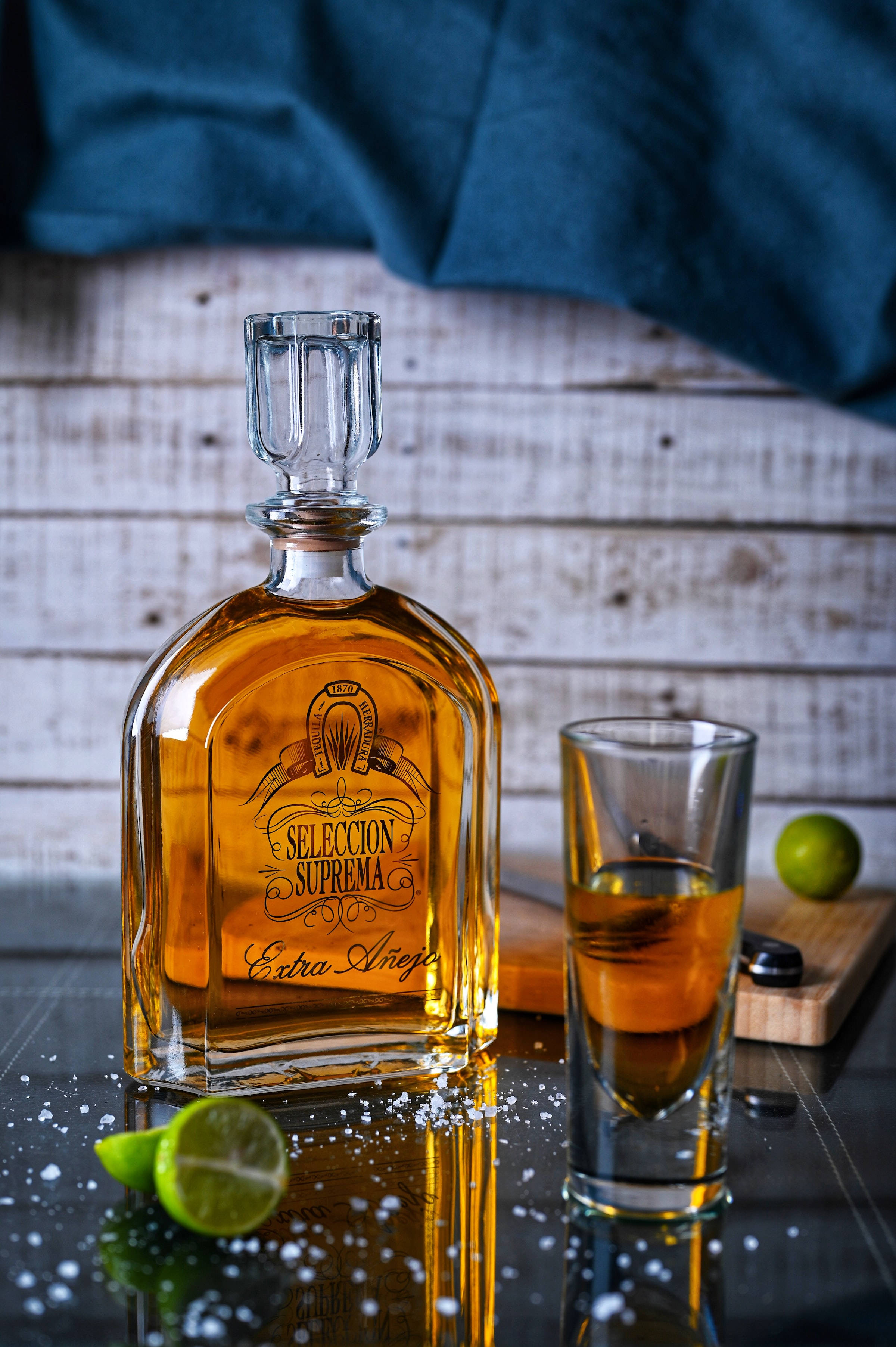 Seleccion Suprema Tequila At Whiskey Glass Wallpaper