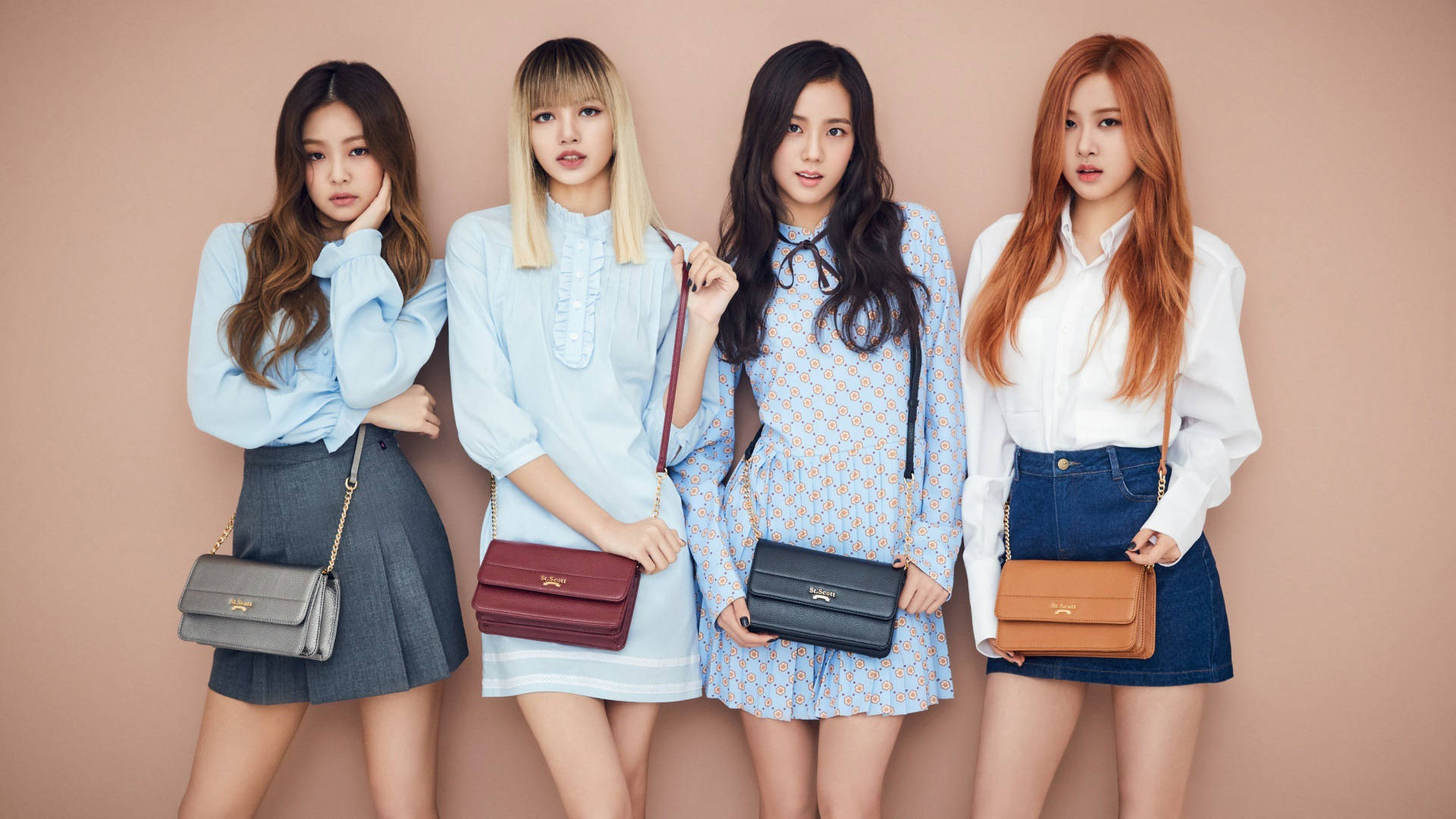 Sensasyon ang Blackpink sa beige Wallpaper