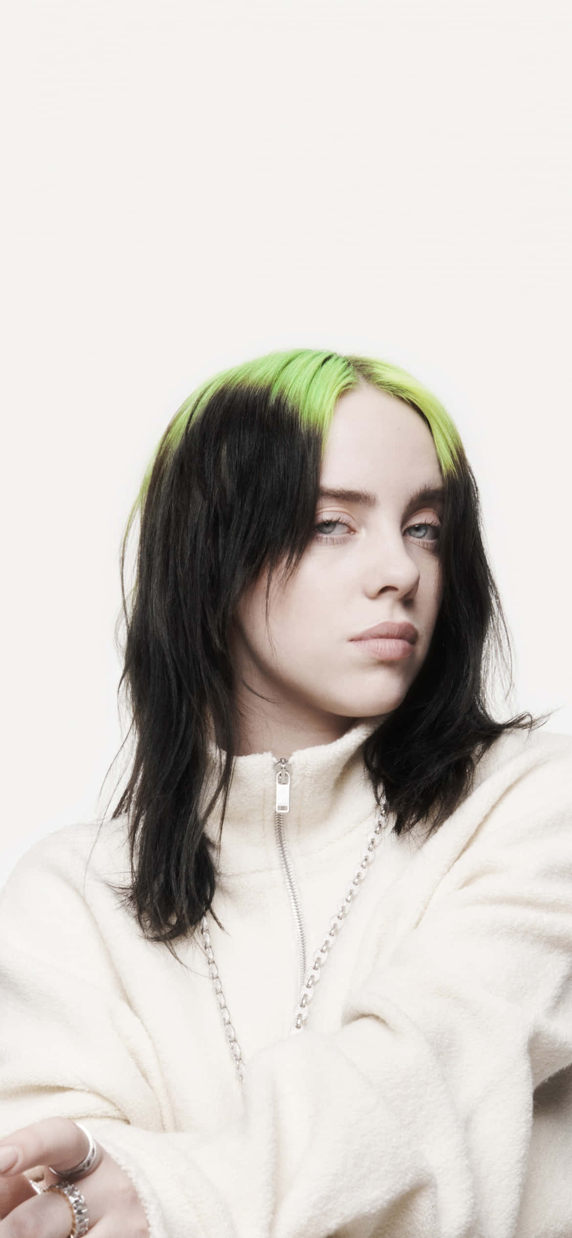 Si Billie Eilish sa entablado, ipinapakita ang kanyang natatanging estilo Wallpaper