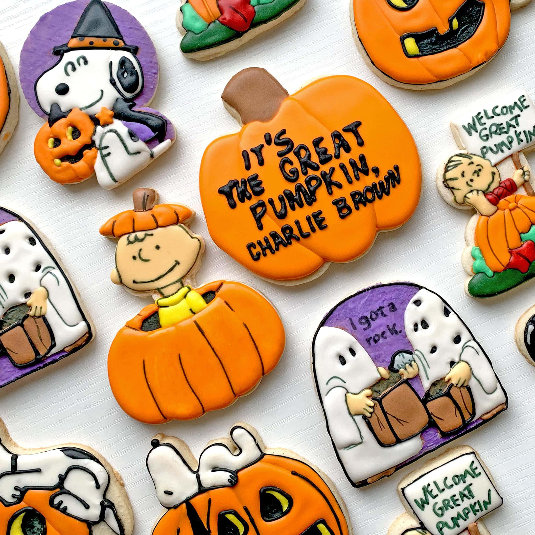 Si Charlie Brown ay nasisiyahan sa nakakatakot na diwa ng Halloween! Wallpaper