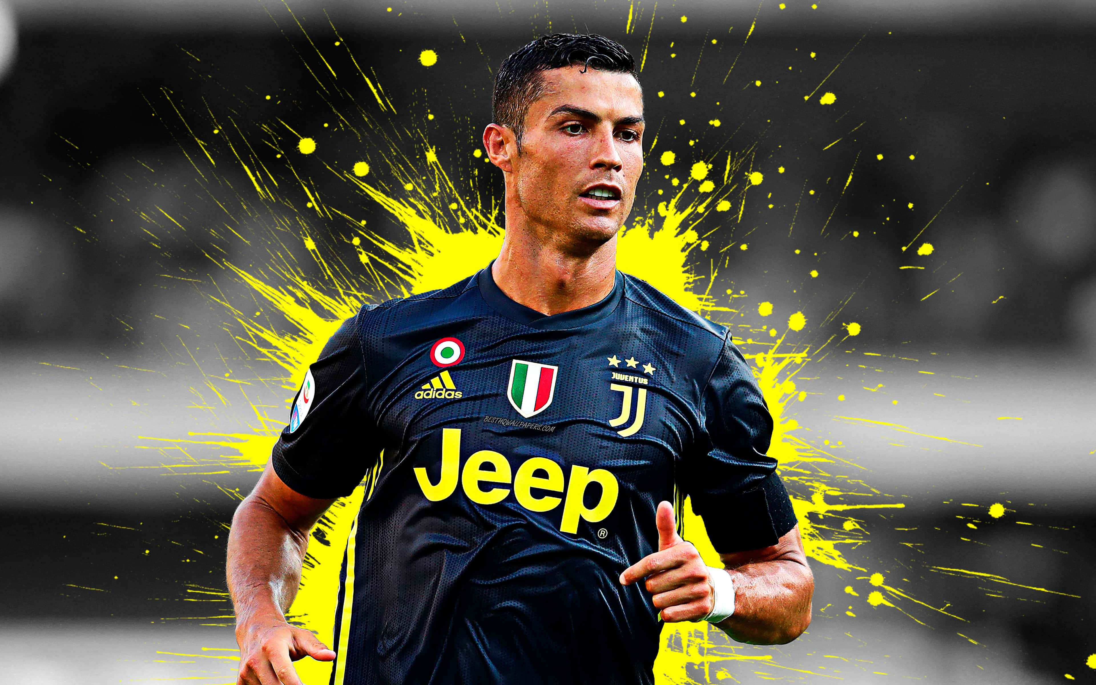 Si Cristiano Ronaldo sa aksyon, ipinapakita ang kanyang kahanga-hangang kakayahan sa soccer Wallpaper