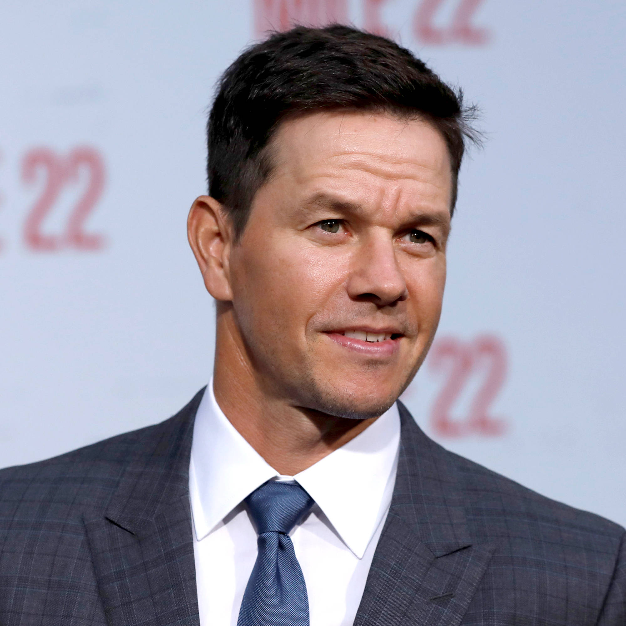 Si Mark Wahlberg sa Pormal na Kasuotan Wallpaper