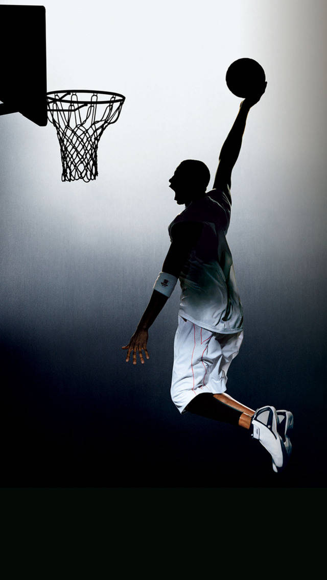 Silhouette Ng Isang Lalaking Nagda-dunk Sa Sports iPhone Wallpaper