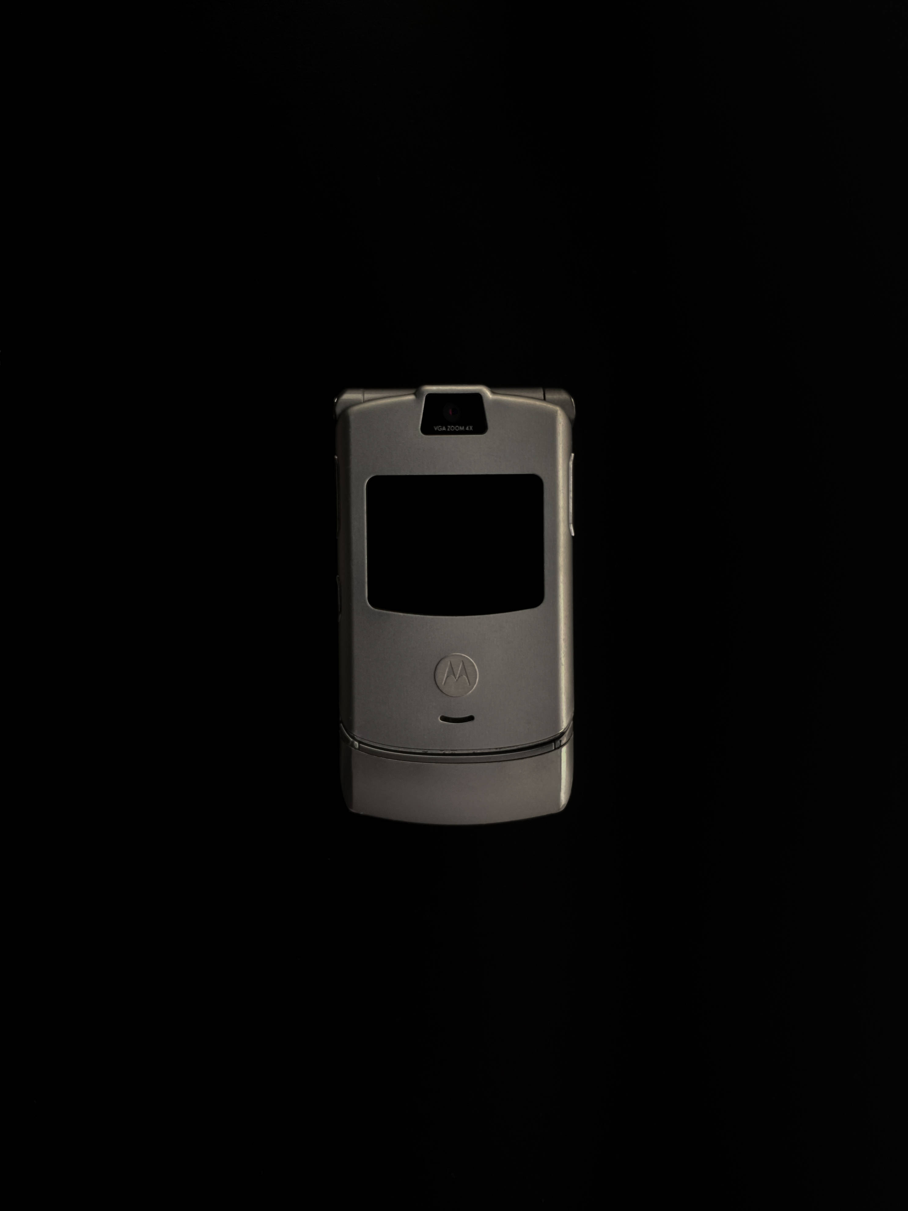 Pilak na Itim na Flip Motorola Wallpaper