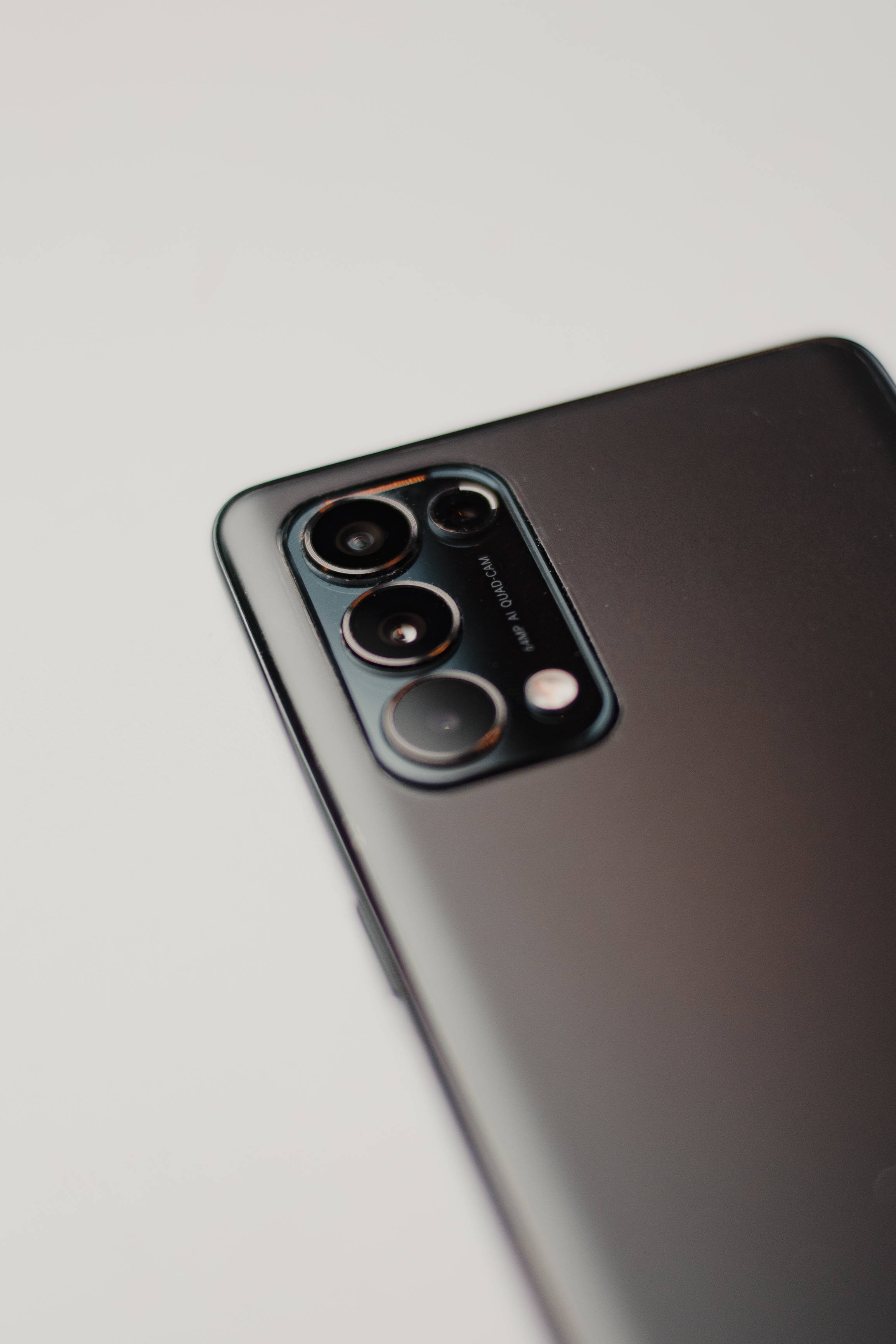 Silver na Oppo Phone Camera Lenses Wallpaper