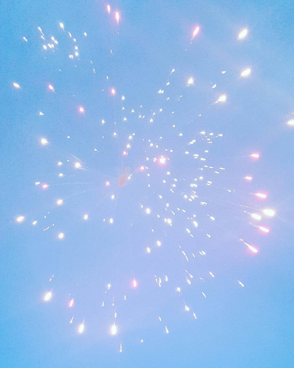 Simpleng Asul na Aesthetic na Pagpapaputok ng Paputok Wallpaper