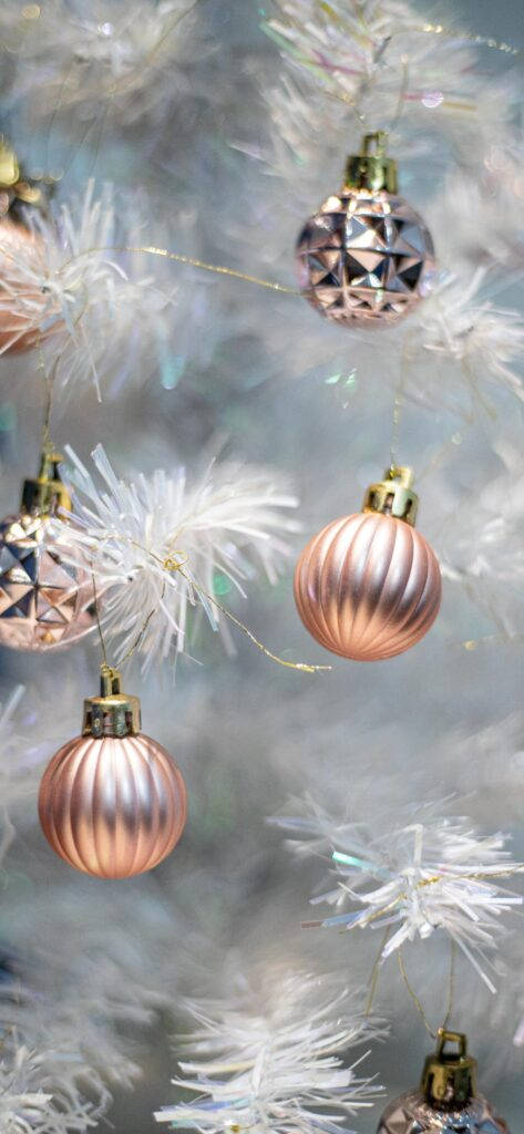 Simpleng Christmas Balls na Rose Gold Wallpaper