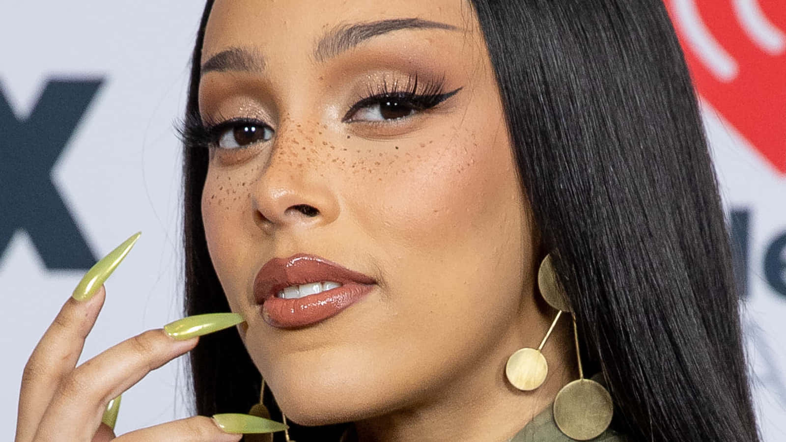 Singer-songwriter na si Doja Cat Wallpaper