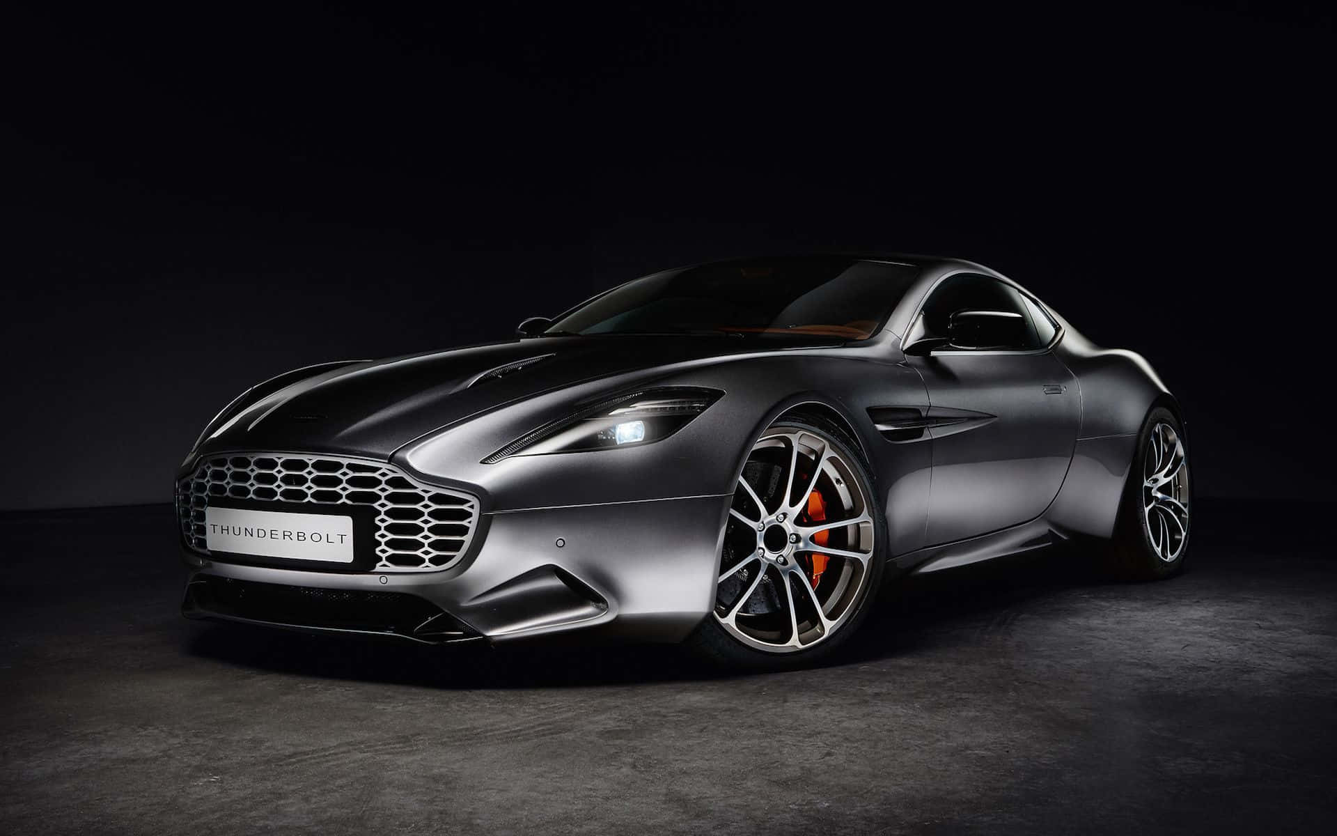 Makinis at Makapangyarihang Aston Martin Vanquish Wallpaper