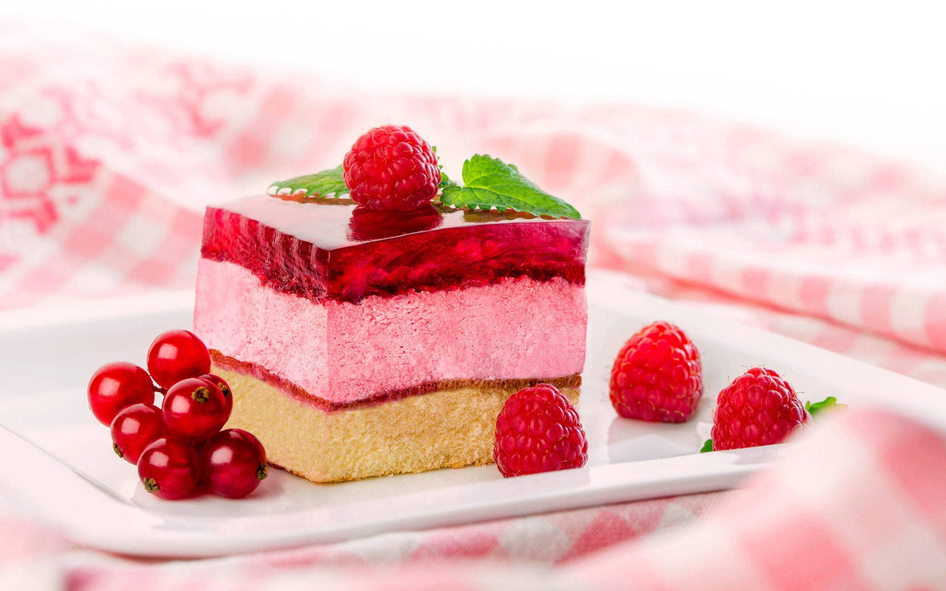 Slice Ng Jello Berry Cake Wallpaper
