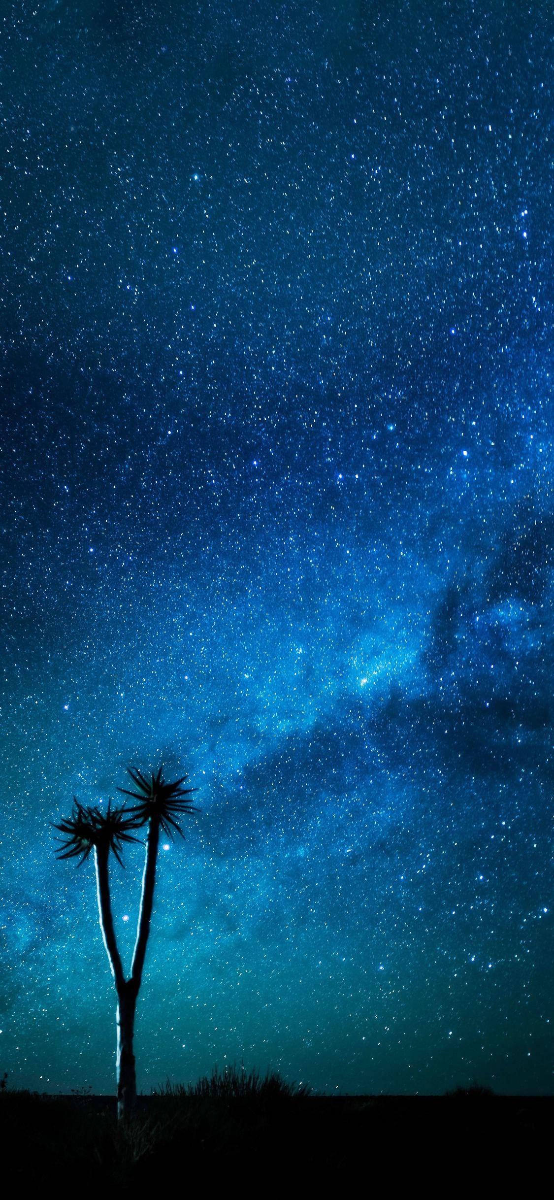 Ma gabundok na Bituon nga Langit nga Asul nga iPhone Wallpaper