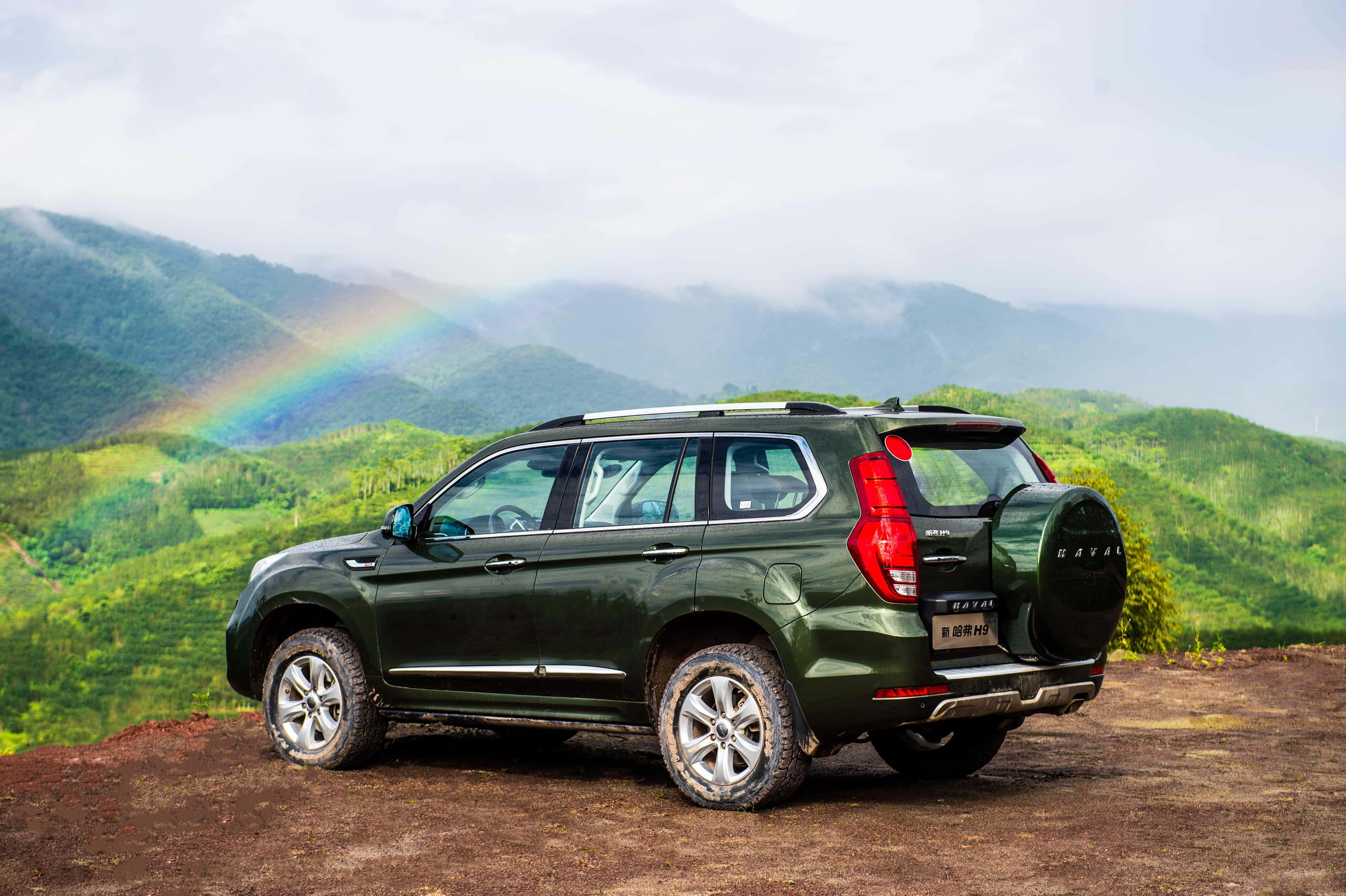 Stylish at powerful na Haval SUV sa Daan Wallpaper
