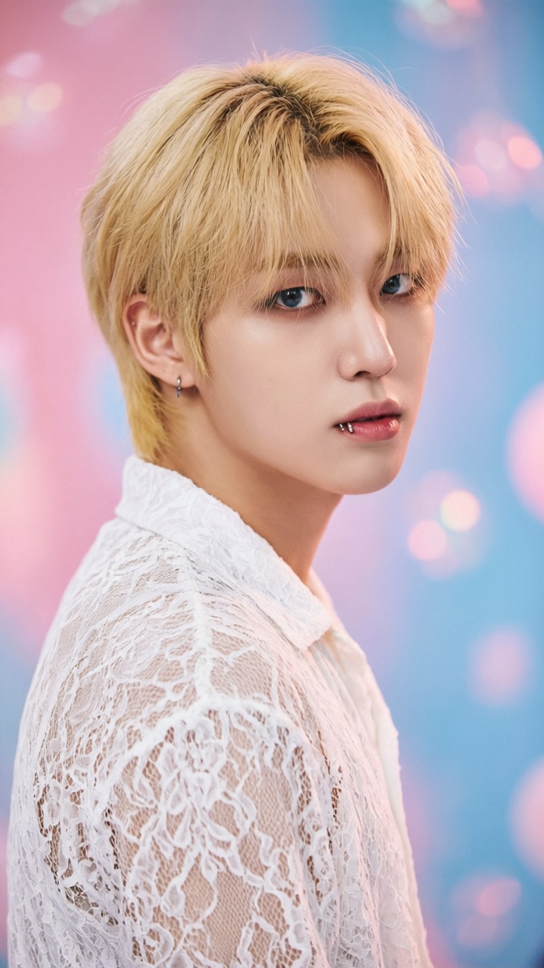 Sulyap ni Hyunjin na Blonde Wallpaper
