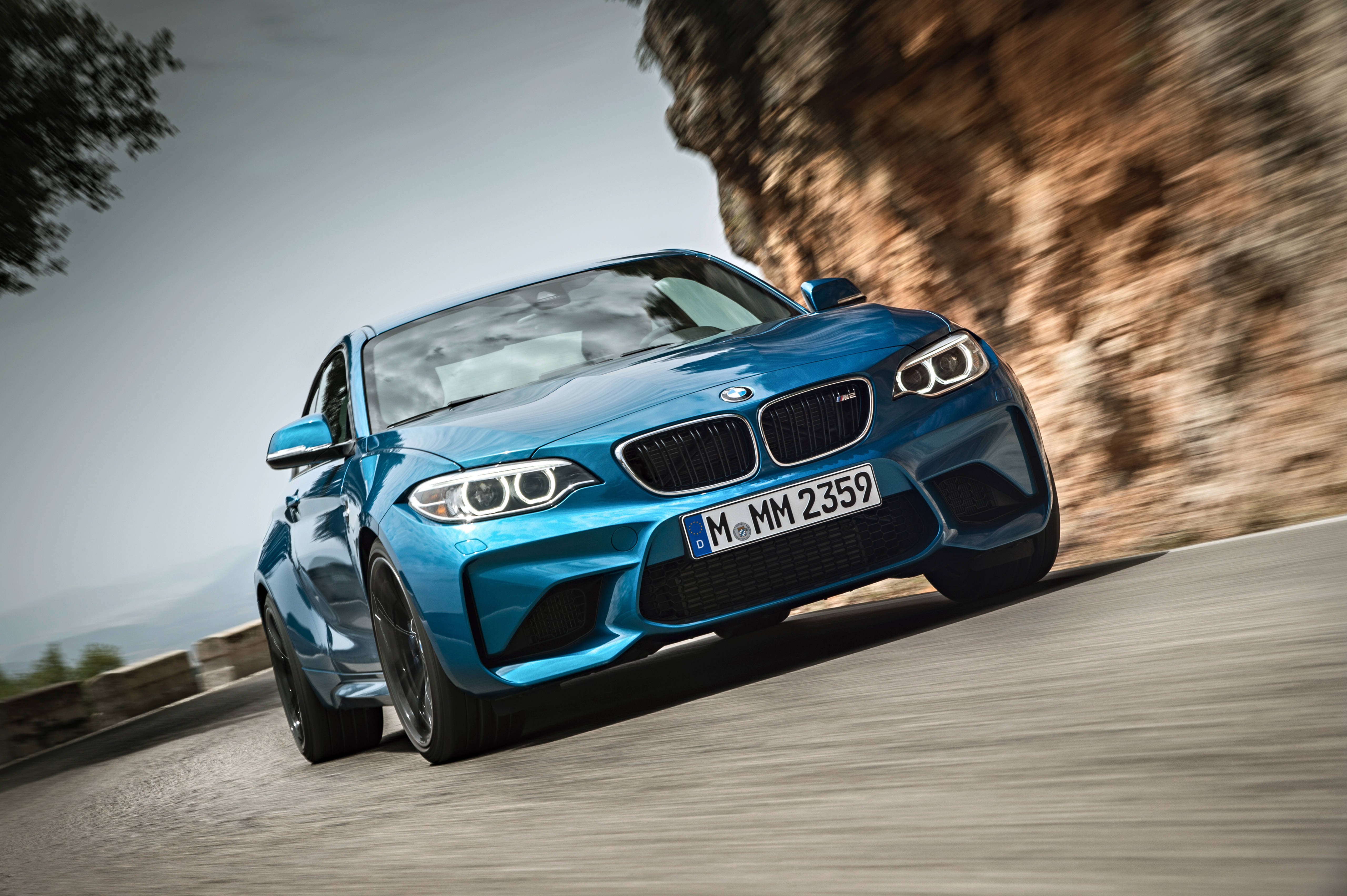Sumabog sa BMW M2 Wallpaper
