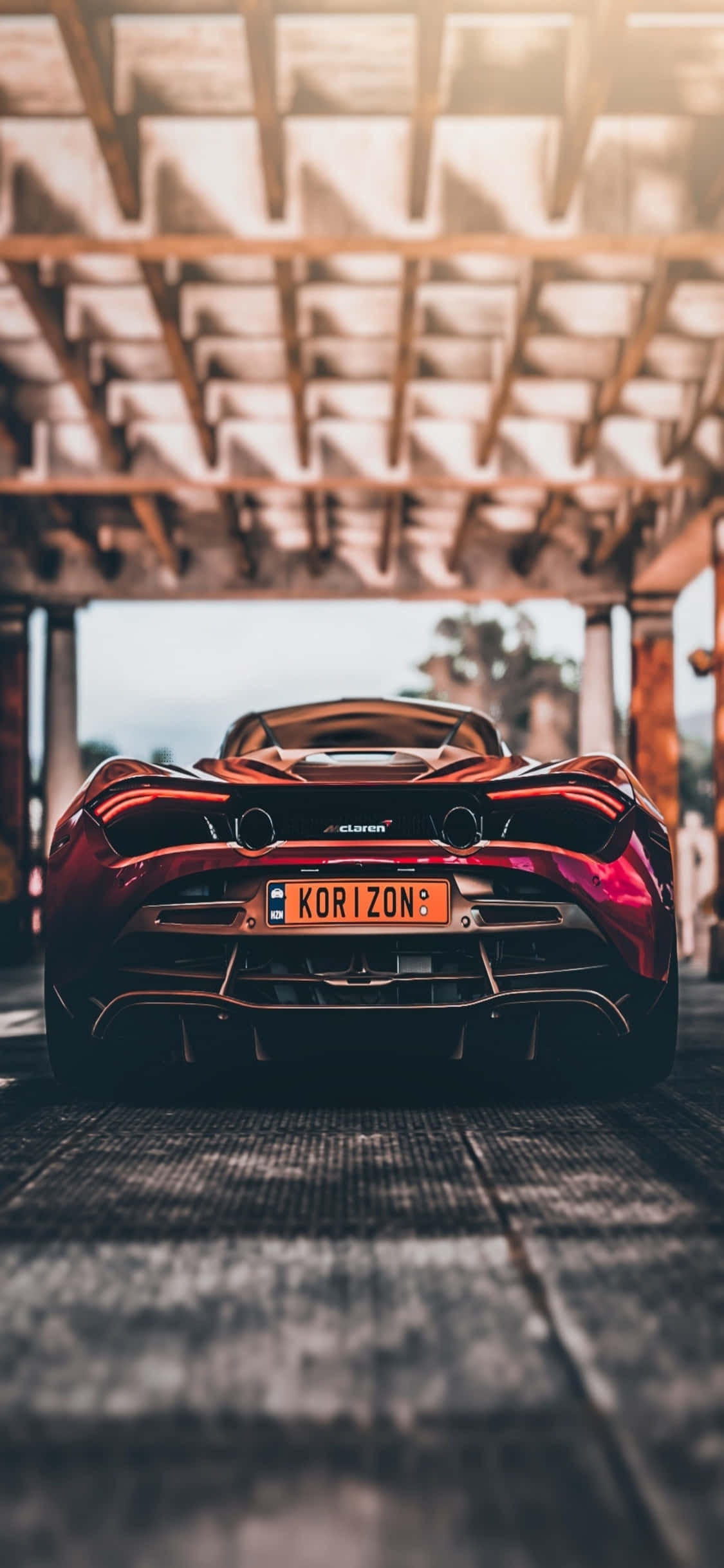 Sumakay sa likod ng manibela ng iPhone Xs Mclaren 720s Wallpaper