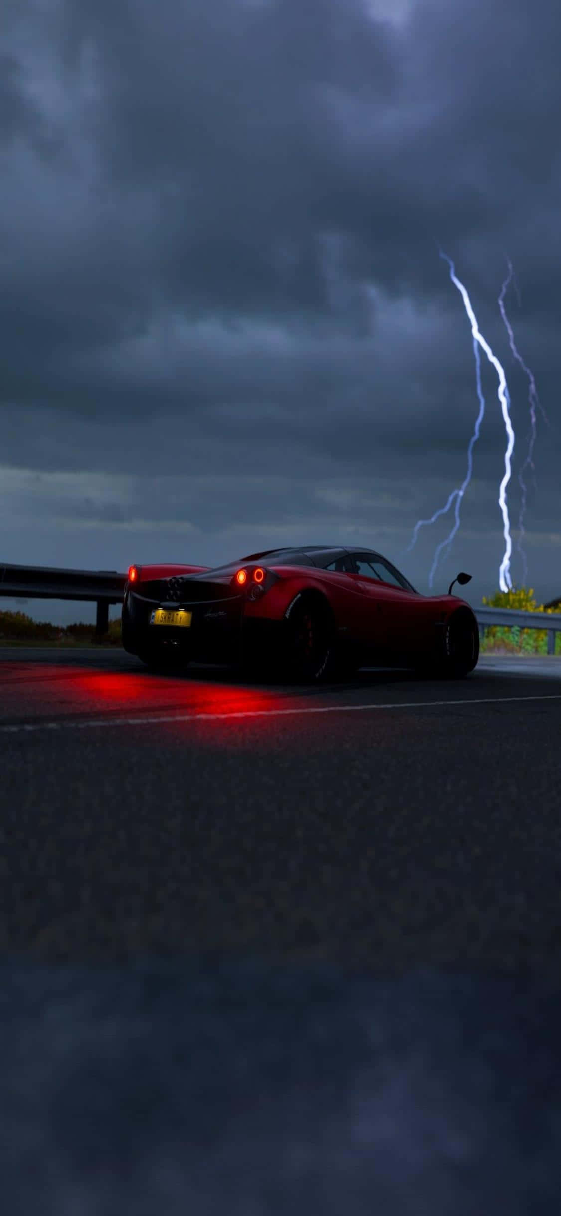 Sumakay sa pinakamataas na karanasan sa karera kasama ang Forza Horizon 4 sa iyong iPhone Xs Wallpaper