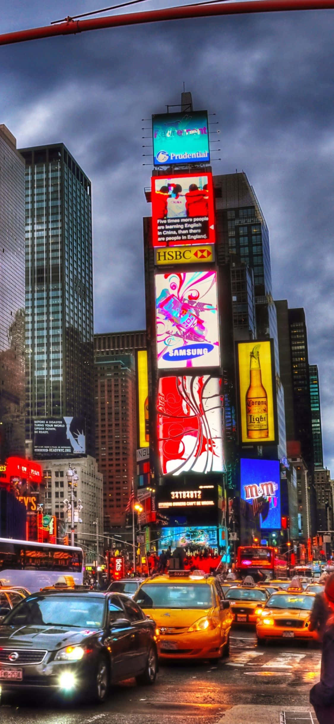 Tanggapin ang iconic na skyline ng New York City gamit ang iPhone X Wallpaper