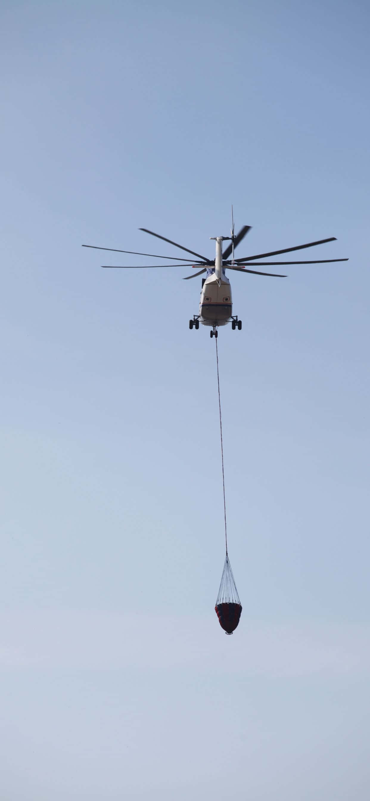 Tamasahan ang biyahe ng isang buhay sa langit gamit ang iPhone Xs Max Helicopters Wallpaper