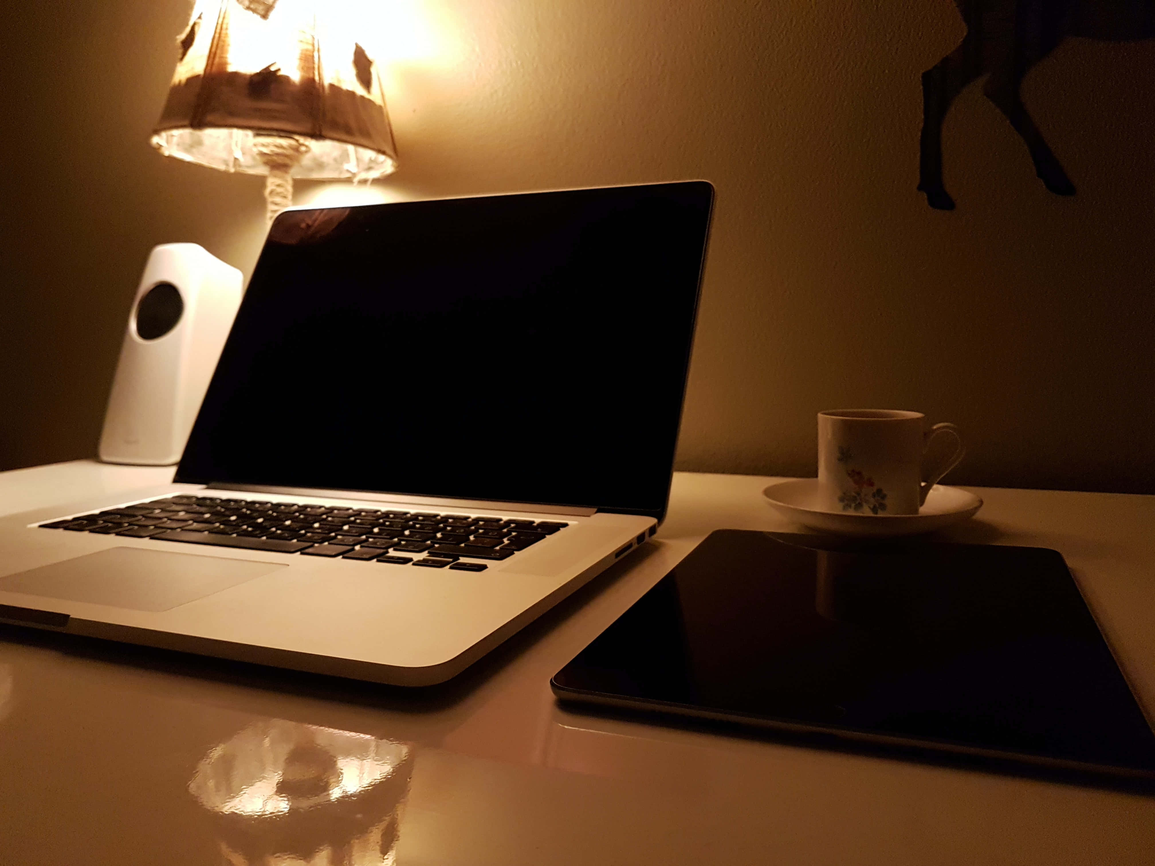 Tamasahin ang ganda ng Aesthetic MacBook na ito Wallpaper