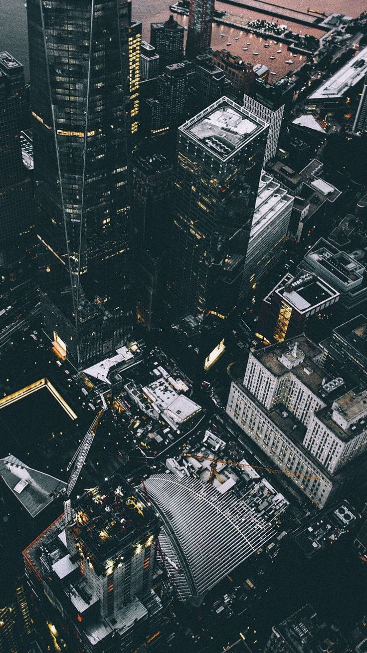 Tanawin Mula sa Itaas ng mga Skyscraper sa Abalang Lungsod Wallpaper