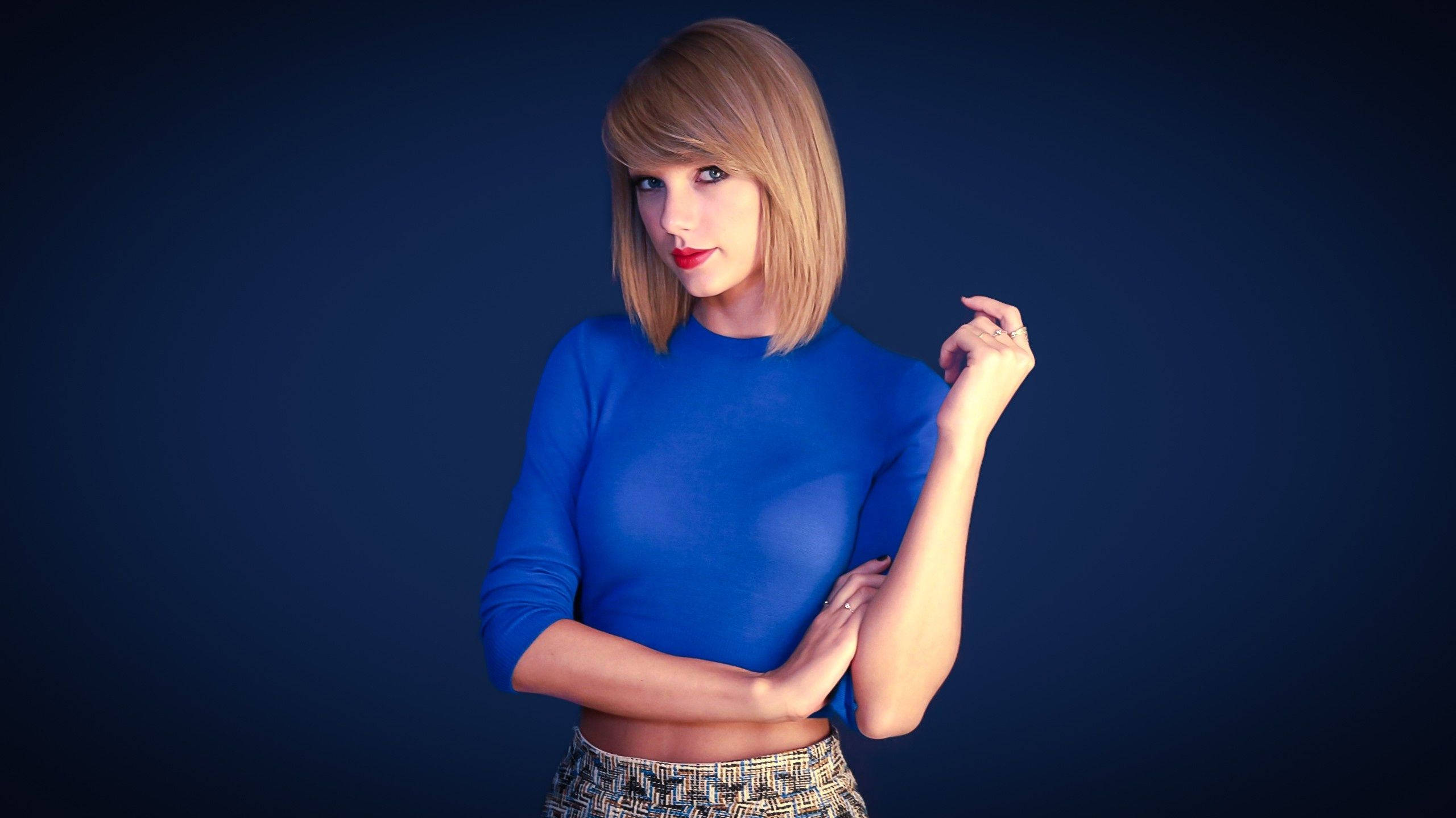 Taylor Swift sa Blue Wallpaper