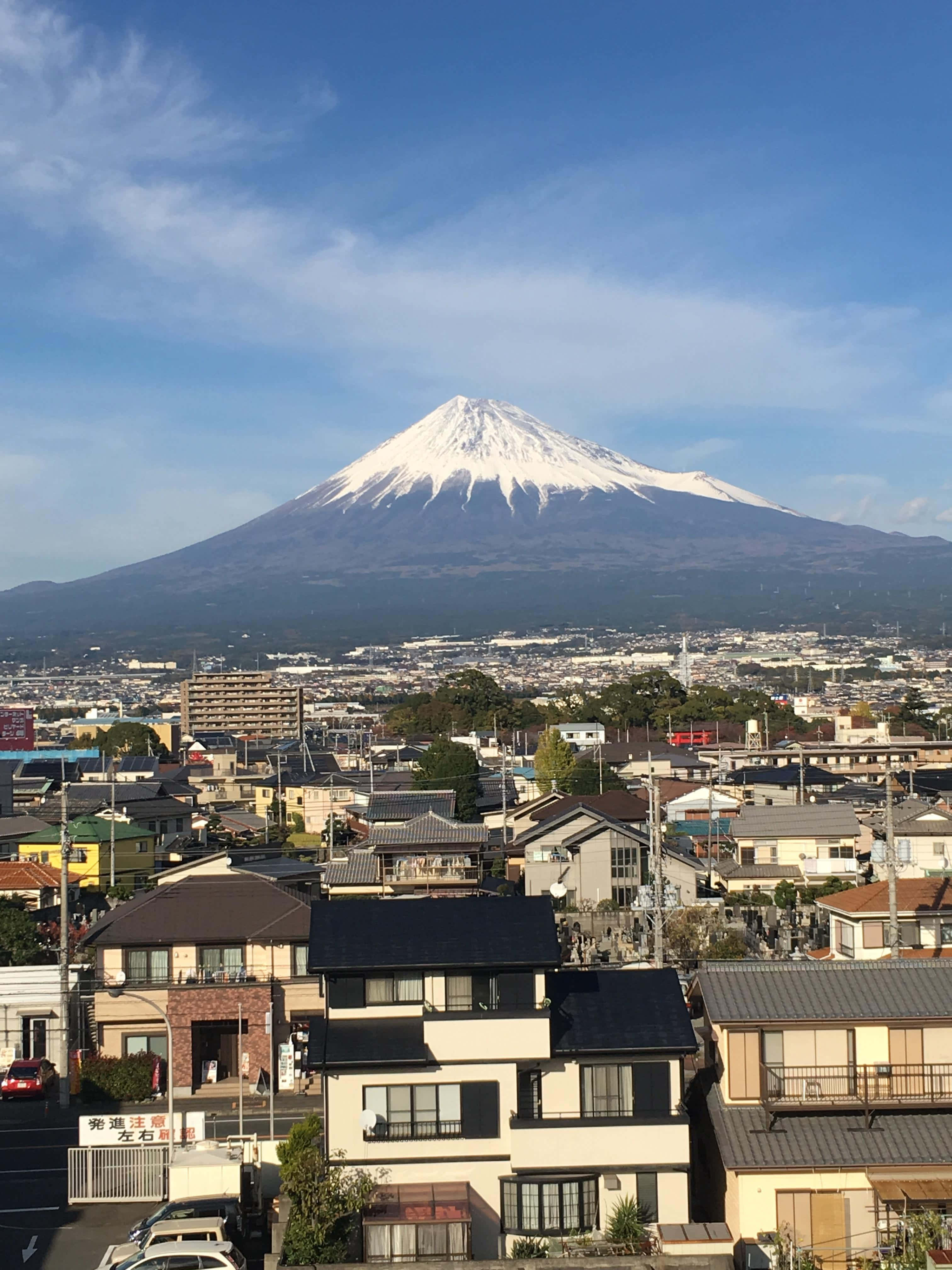 Ang kahanga-gandang kagandahan ng nababalukang Mt. Fuji sa Hapon Wallpaper