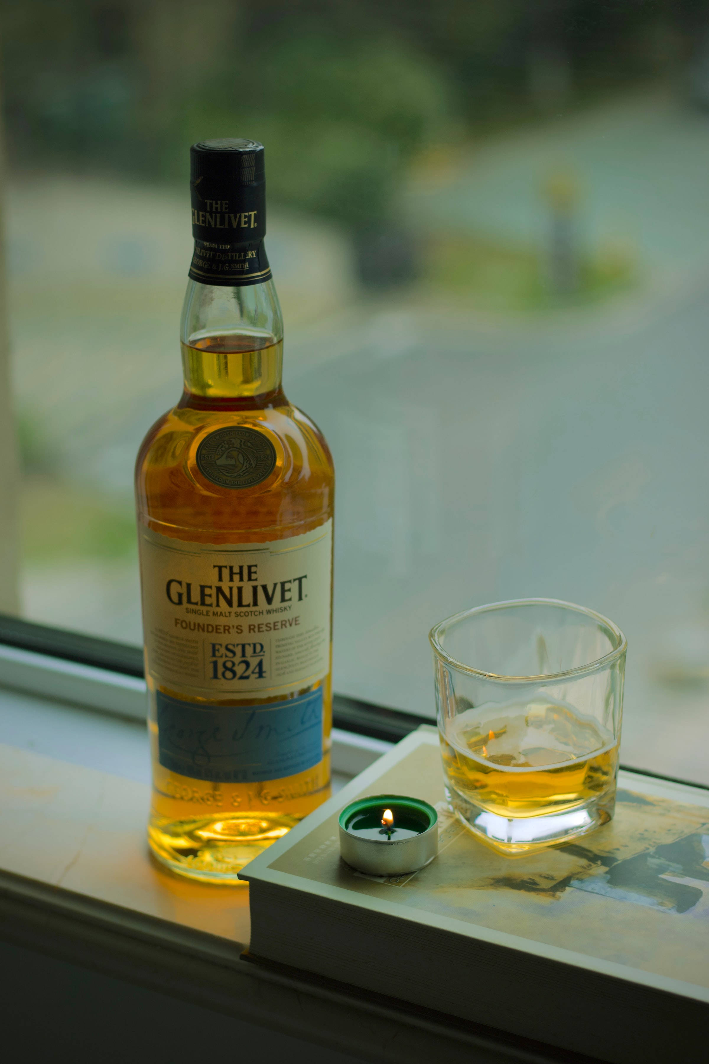 Ang Bote ng The Glenlivet Whiskey Wallpaper