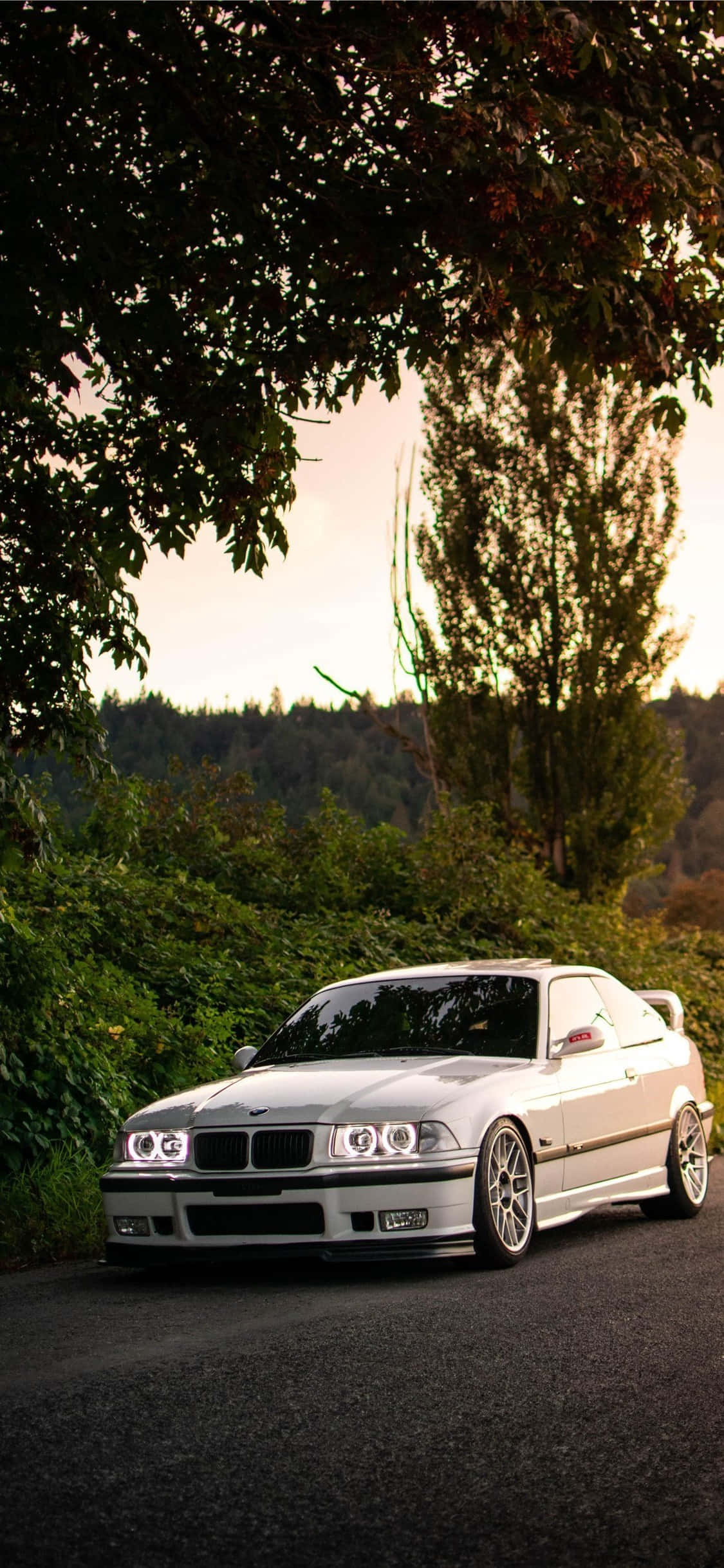 "Tingnan ang matamis na sakay na ginawa sa pamamagitan ng pag-iisa ng makinis na estilo ng isang iPhone X at ang lakas ng isang BMW" Wallpaper