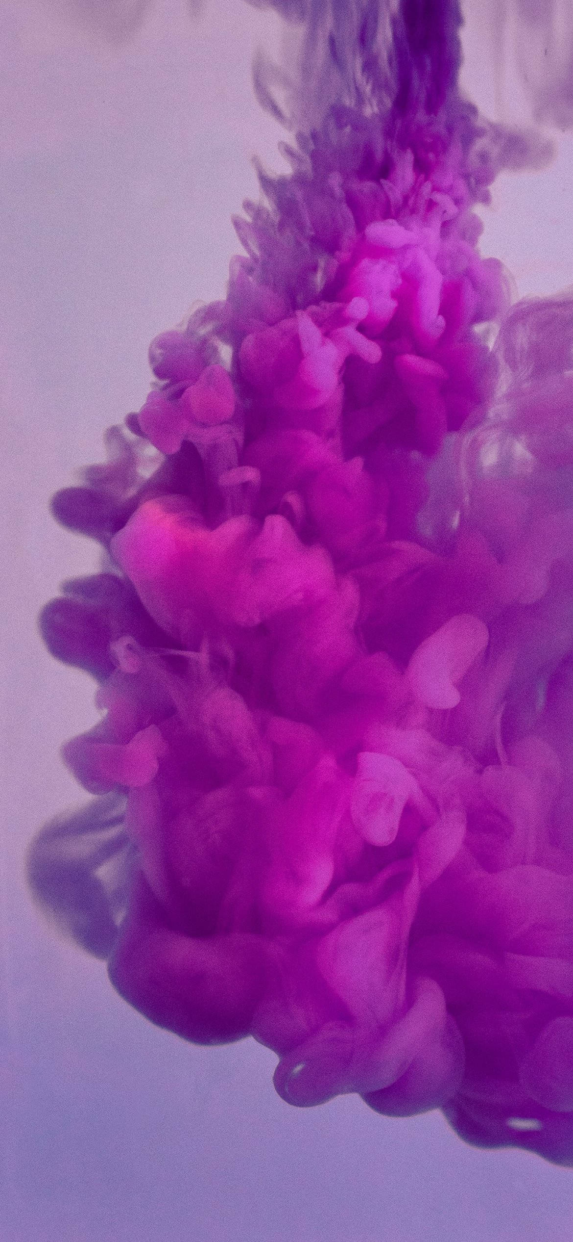 Tinta Lila na Estetikang Lumulutang sa Tubig Wallpaper