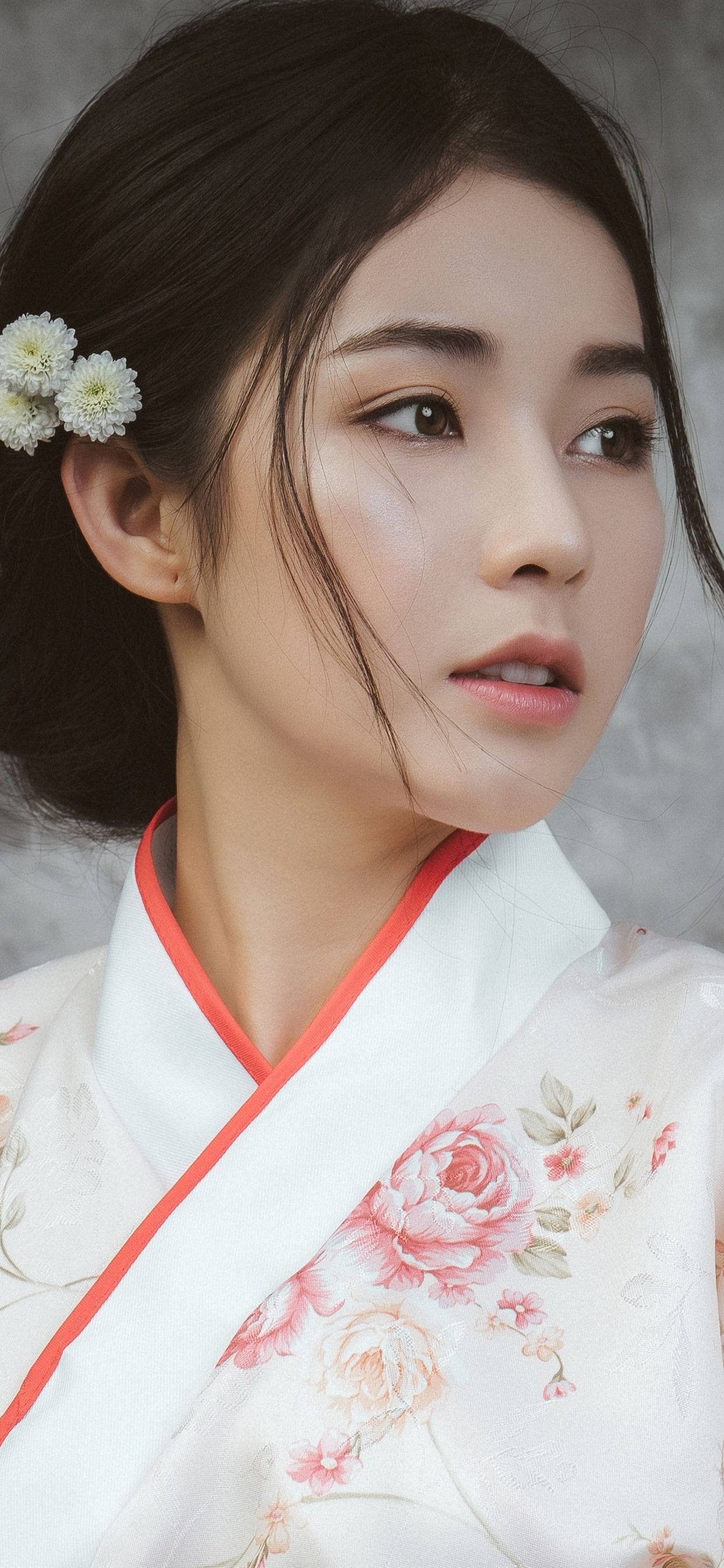 Tokyo Japan Babae na Naka-White Kimono Wallpaper