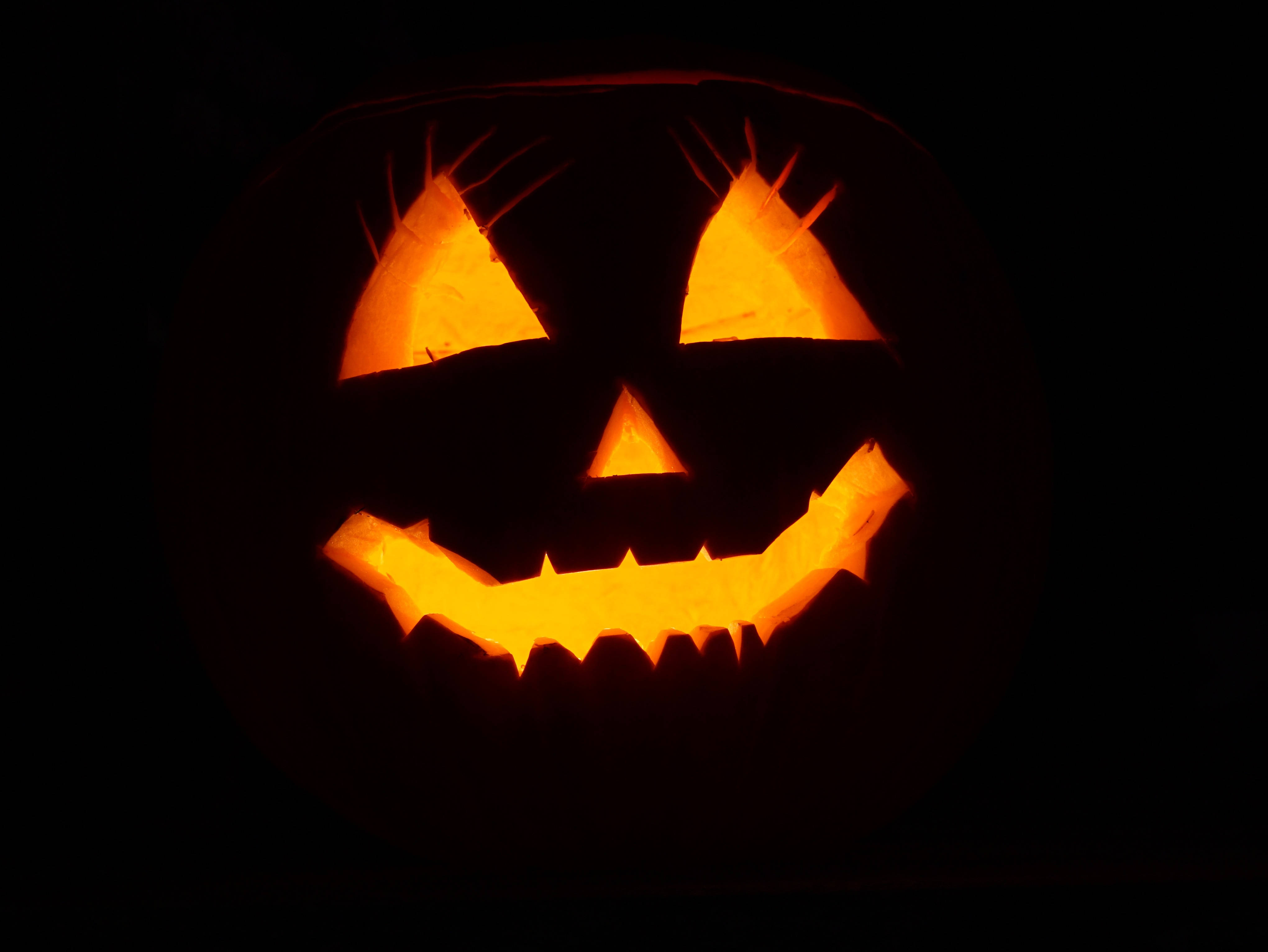 Trick or Treat - Ipagdiwang ang Halloween na may Itim na Kalabasa Wallpaper