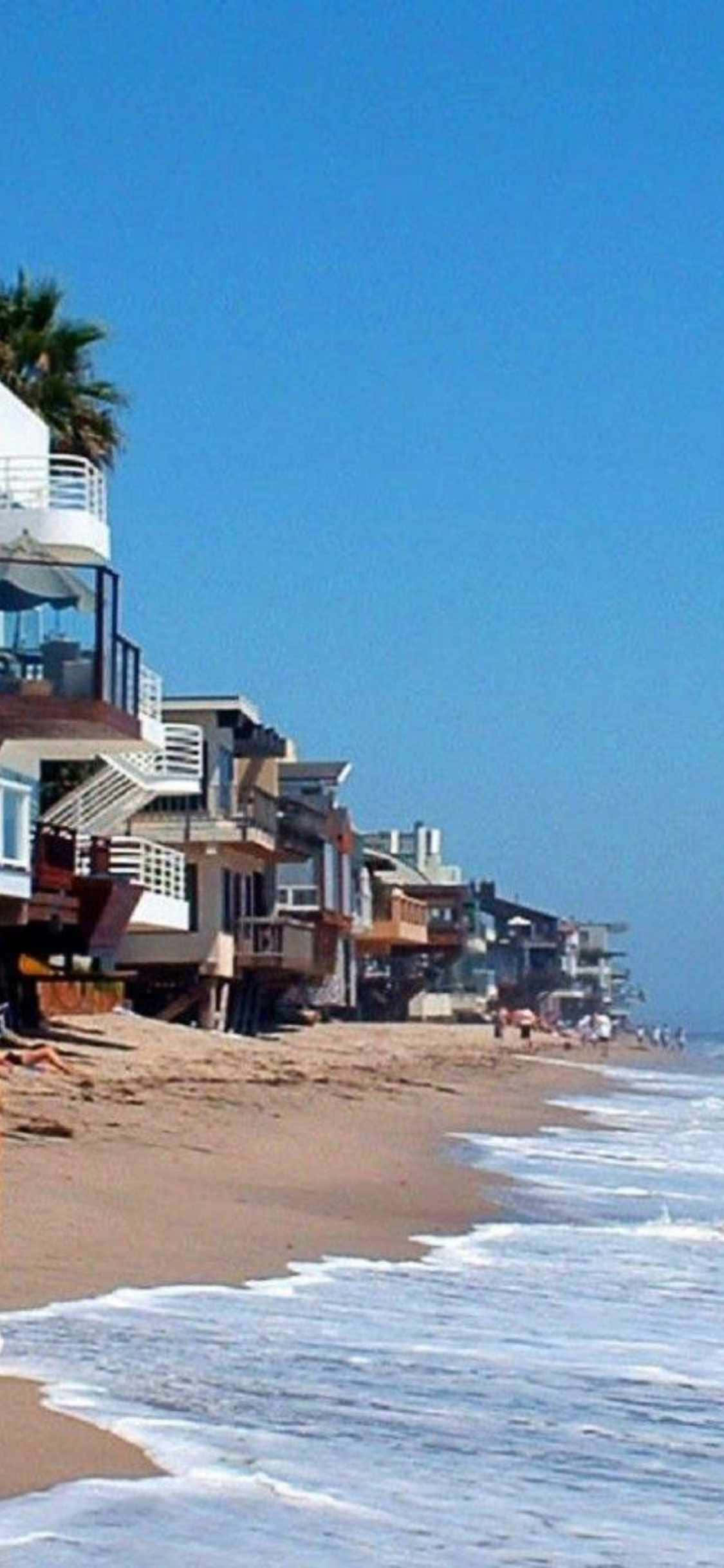Tuklasin ang Kagandahan ng Malibu kasama ang iPhone Xs Wallpaper