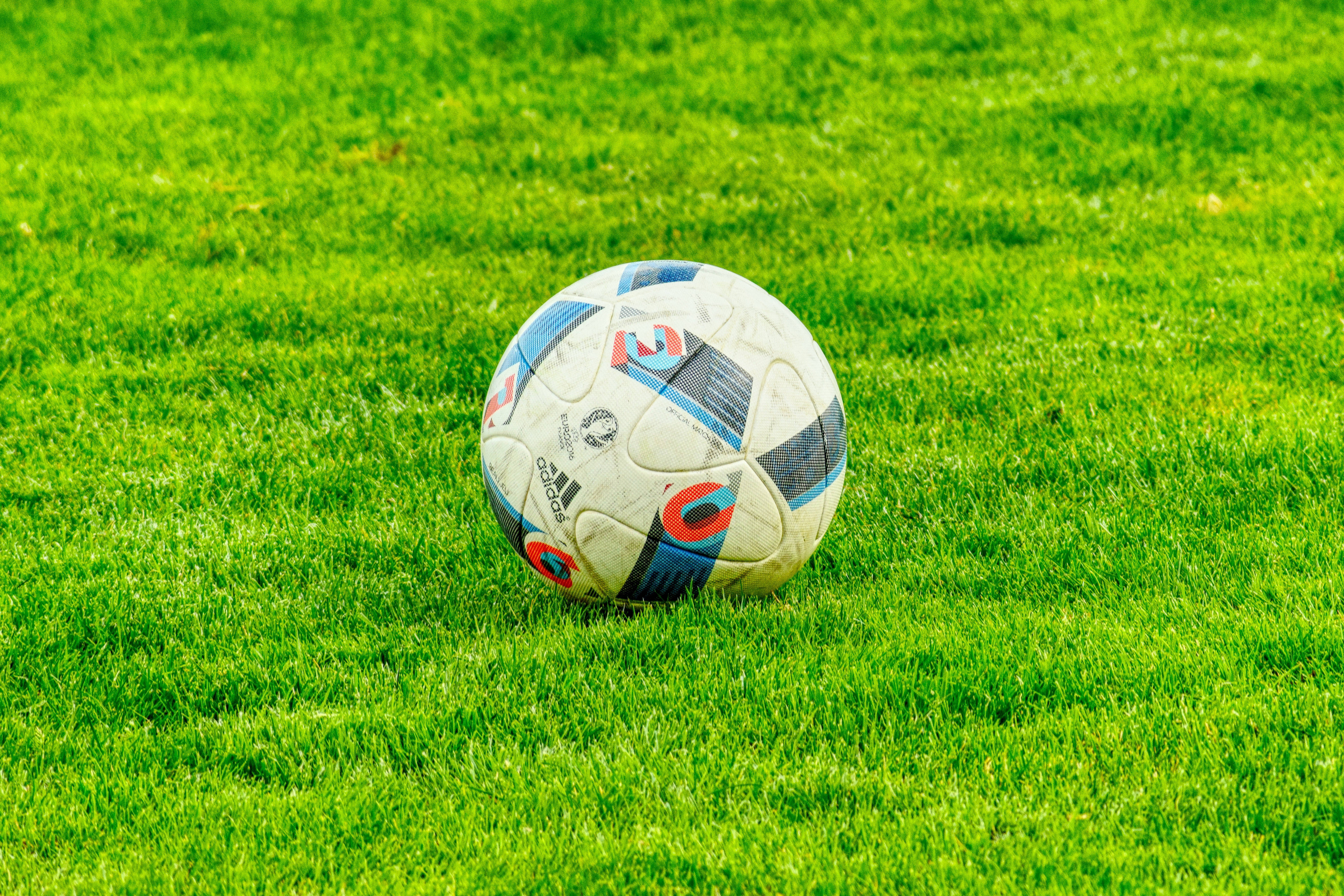 Tumapak sa Luntiang Football Field Wallpaper